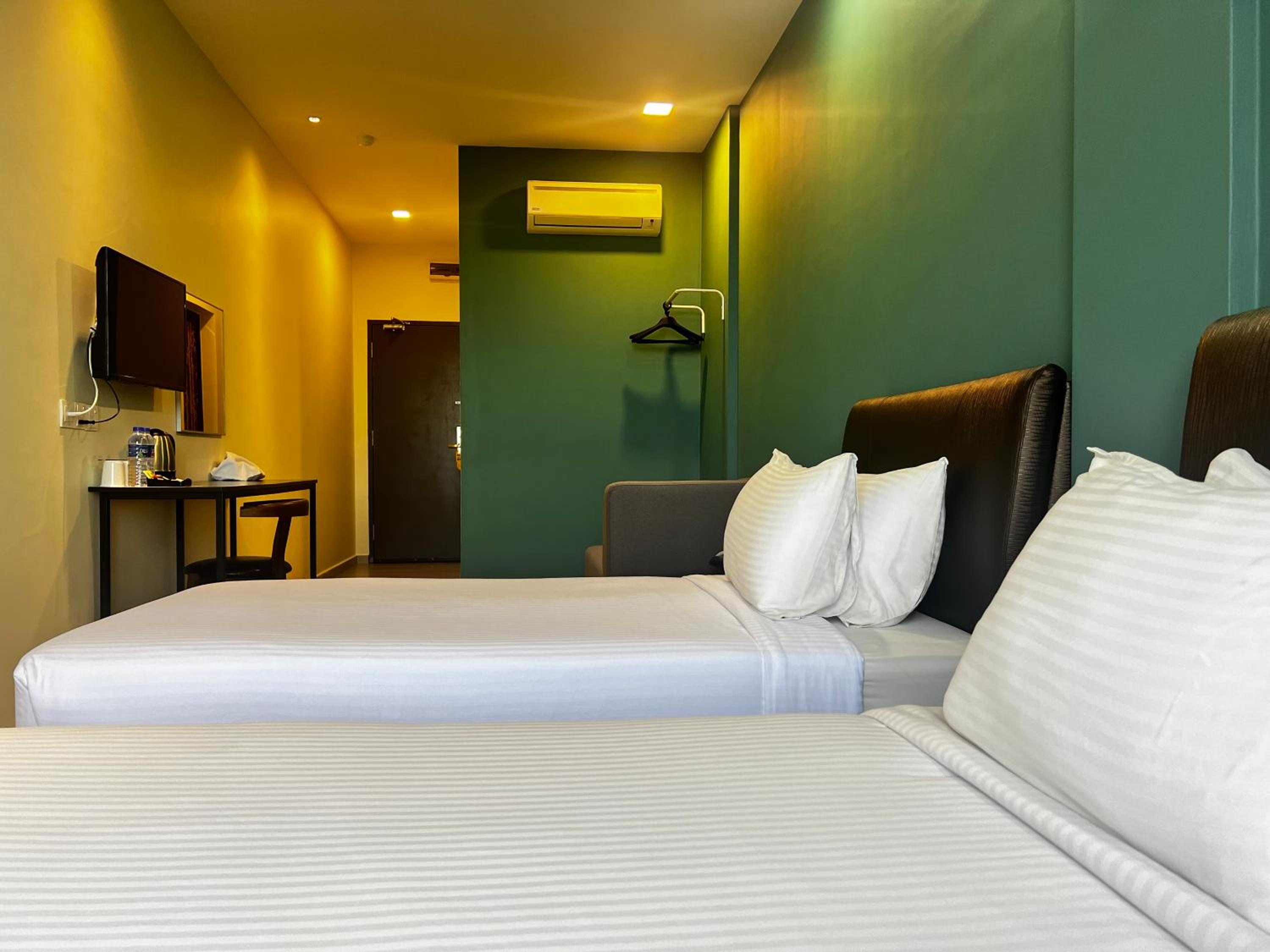 Deluxe Twin Room - Photo 10