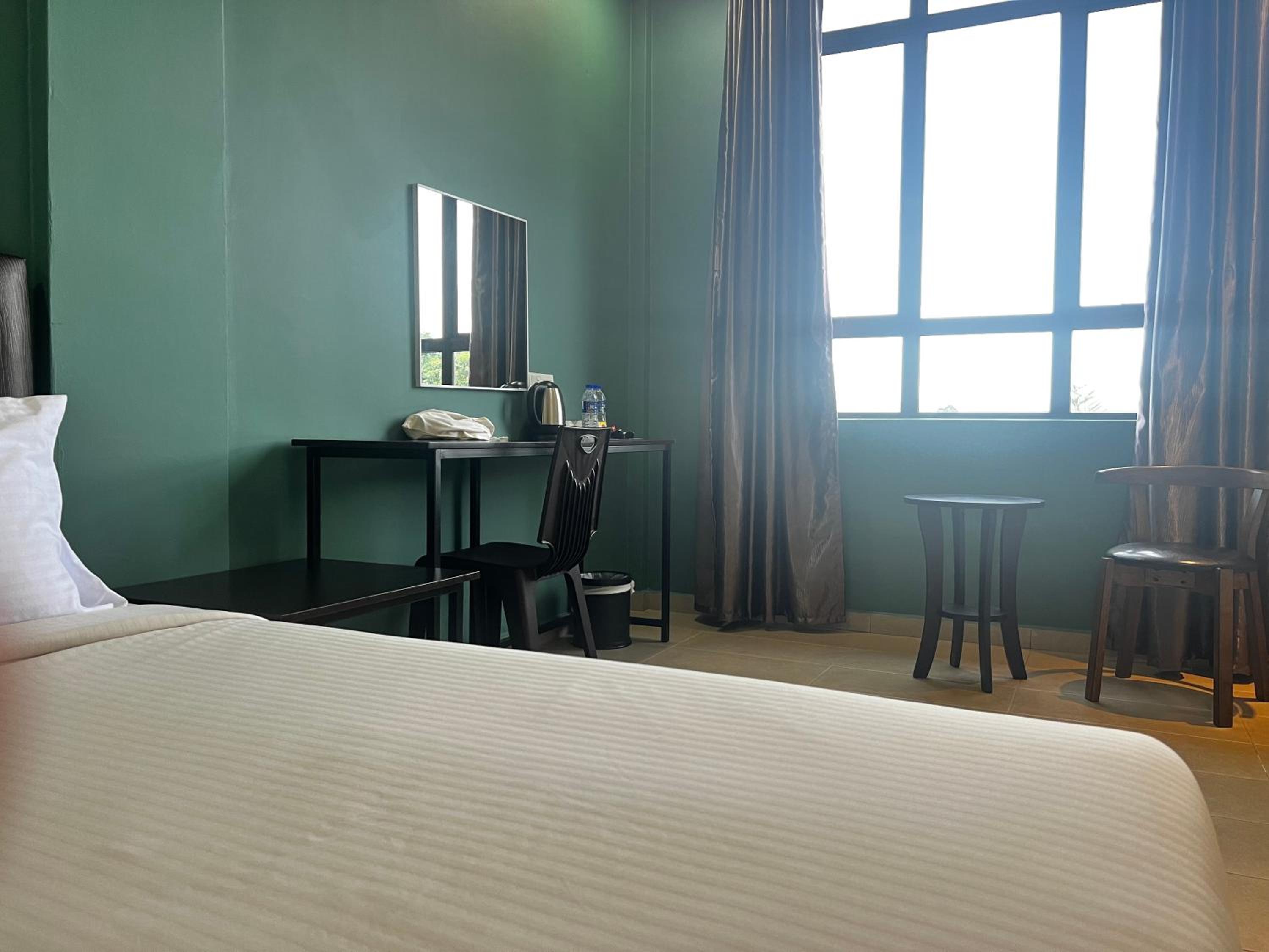 Deluxe Twin Room - Photo 9