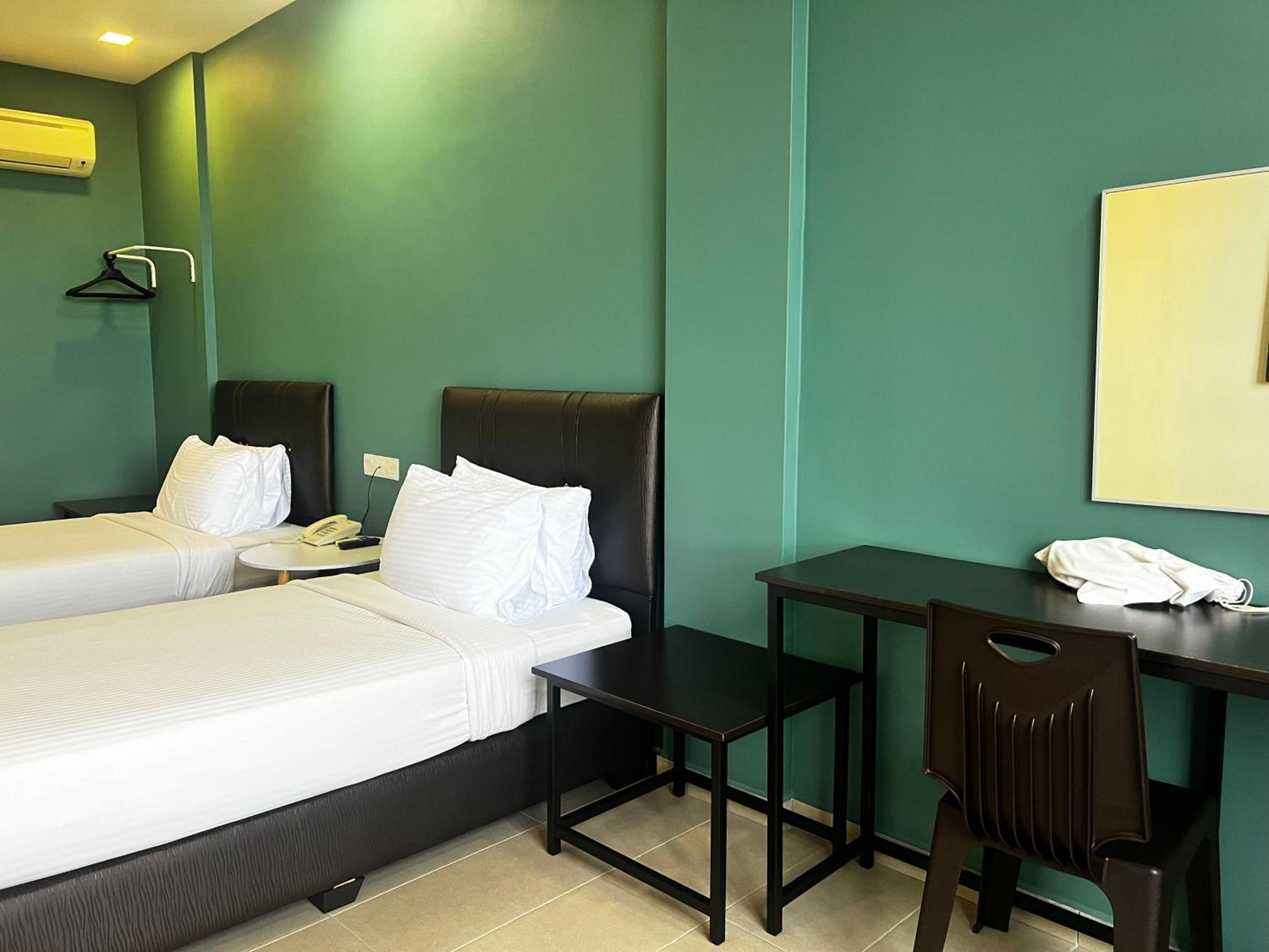 Deluxe Twin Room - Photo 15