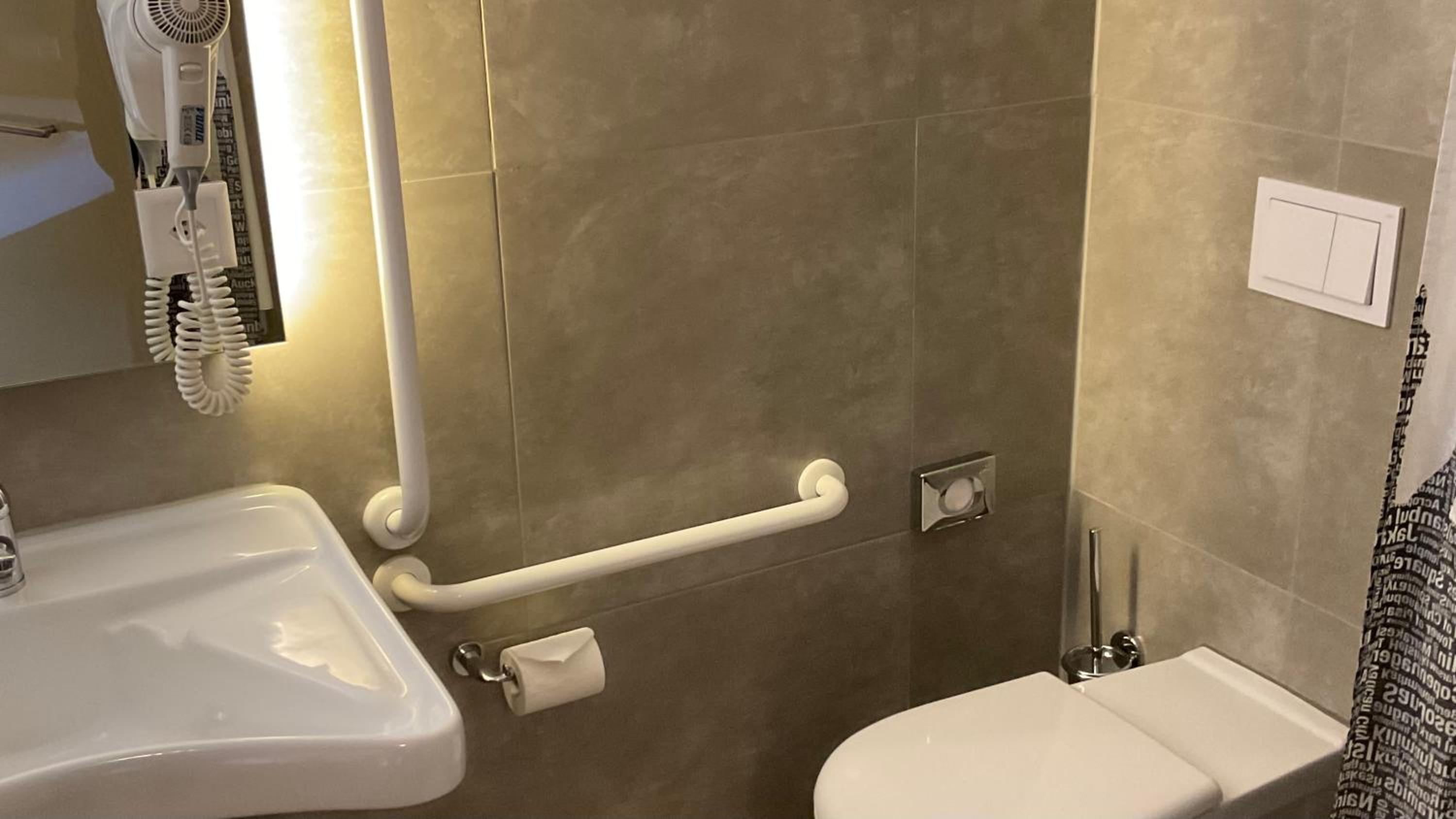 Triple Room - Disability Access - Photo 2