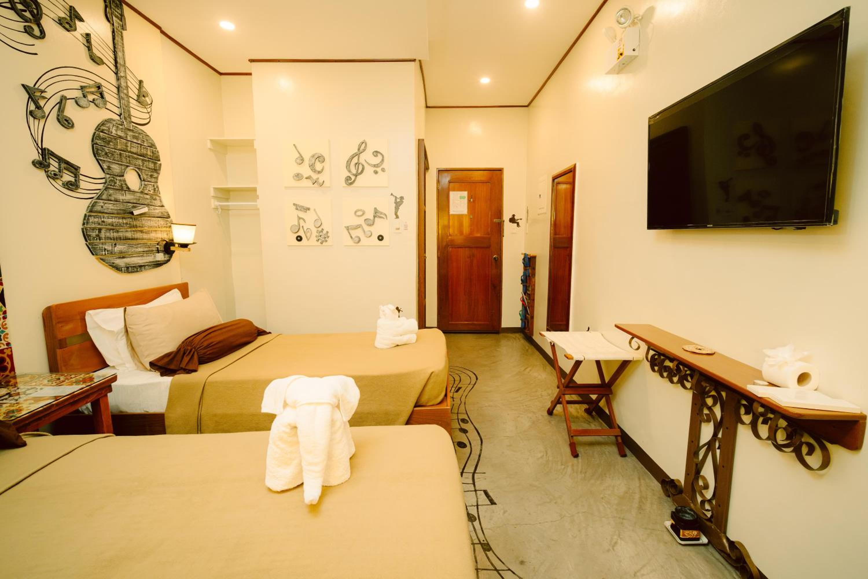 Twin Room - Photo 3