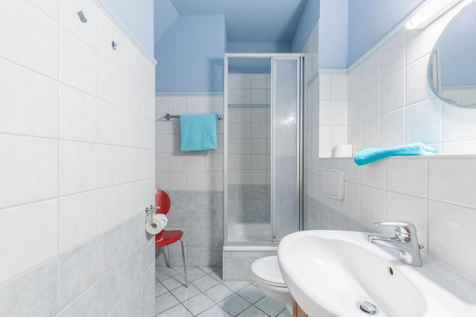 Apartment With Shower photo 3
