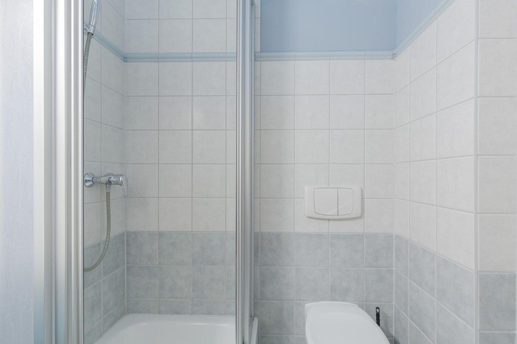 Apartment With Shower photo 3
