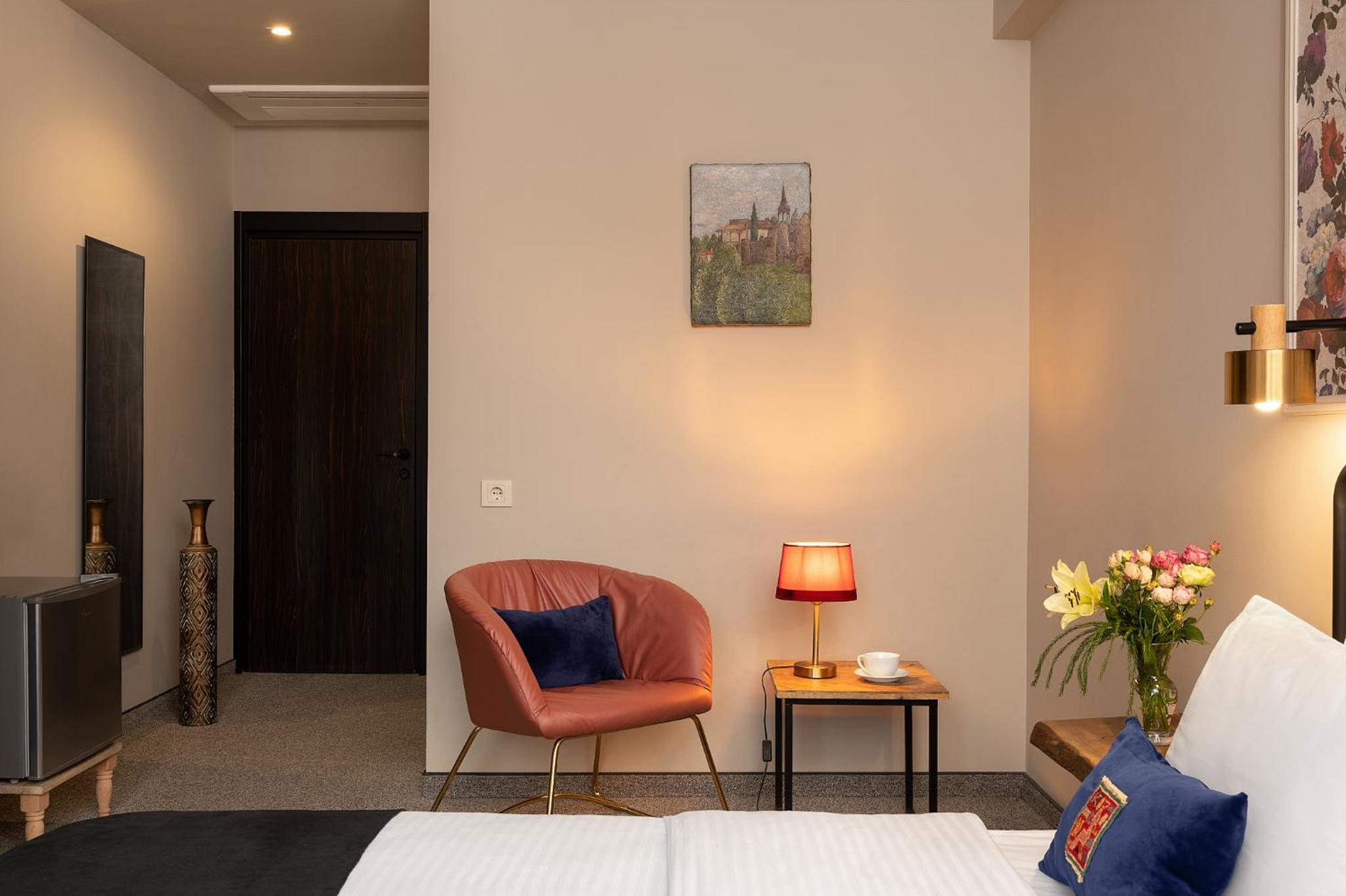 Twin Room with Balcony - Photo 12