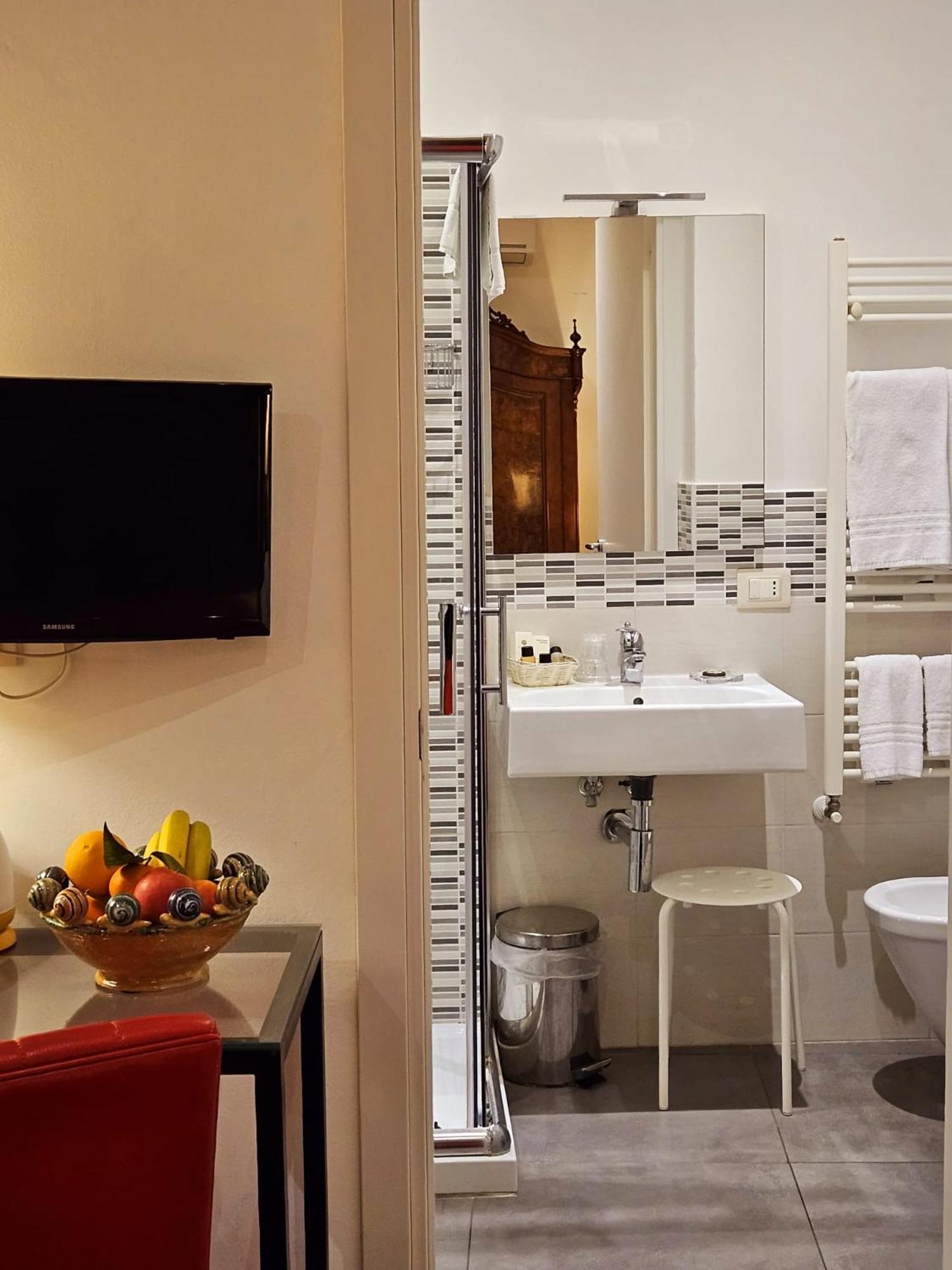 Double Room with Balcony photo 2