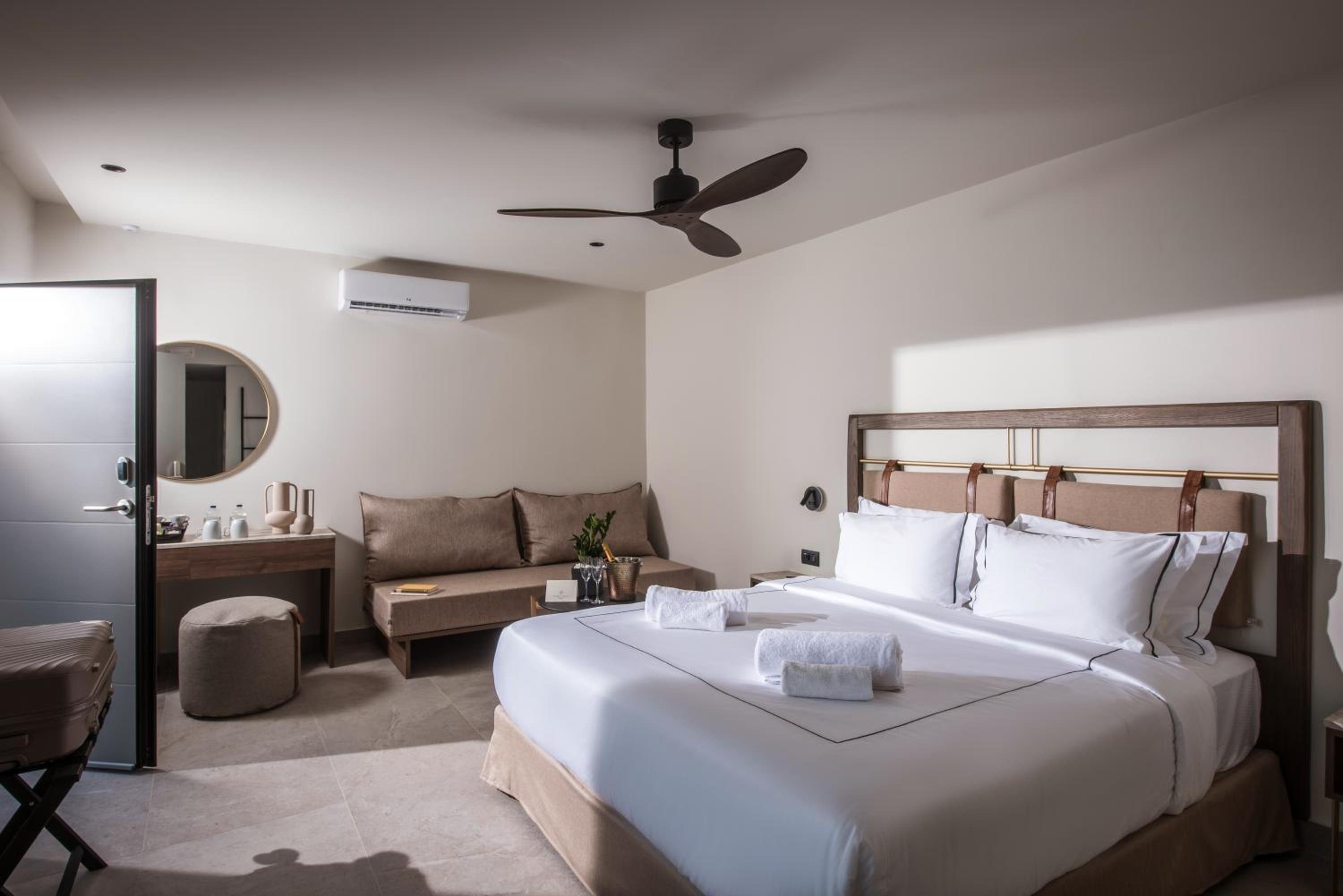 Junior Suite With Private Pool - Photo 4