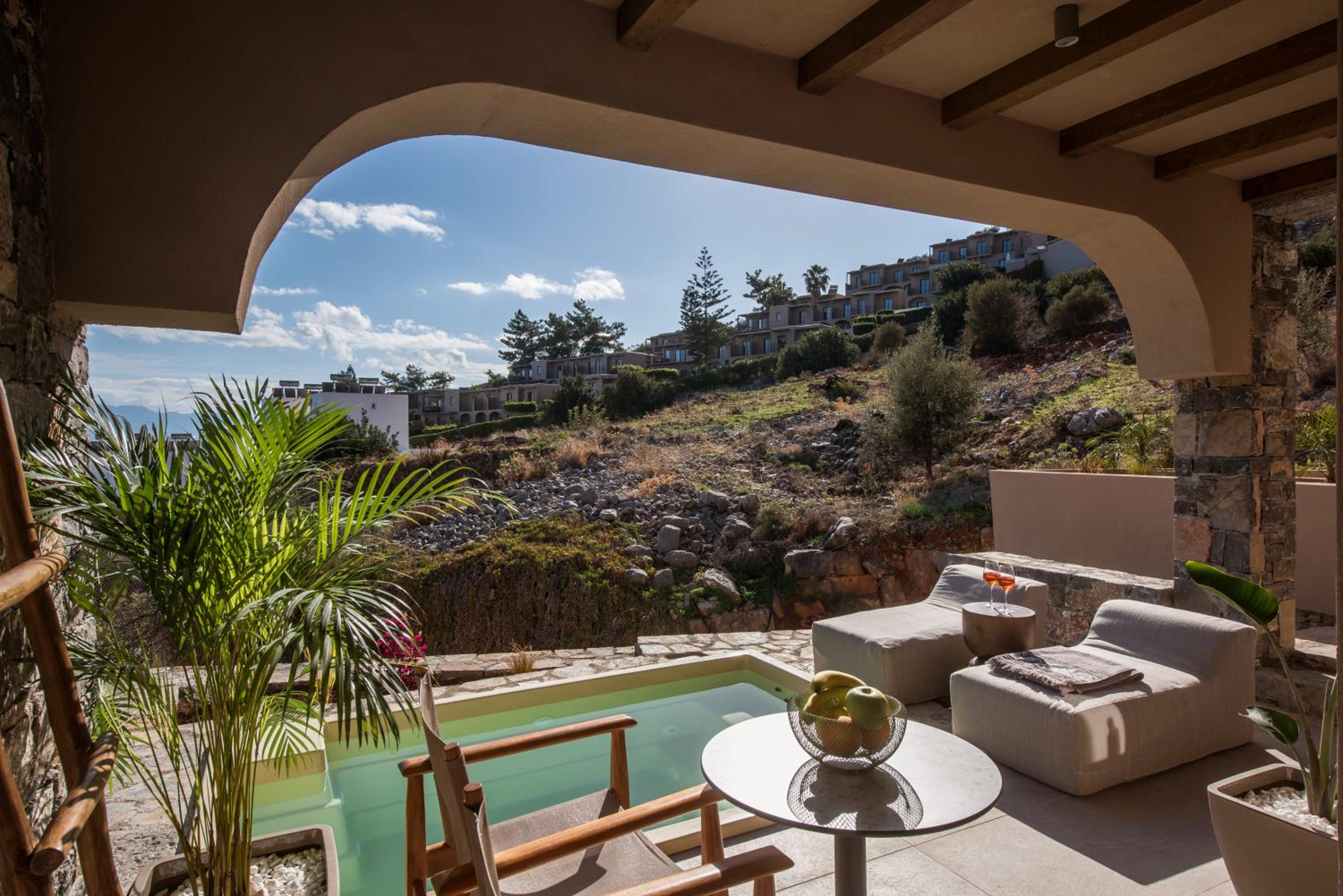 Maisonette with Plunge Pool and Sea View