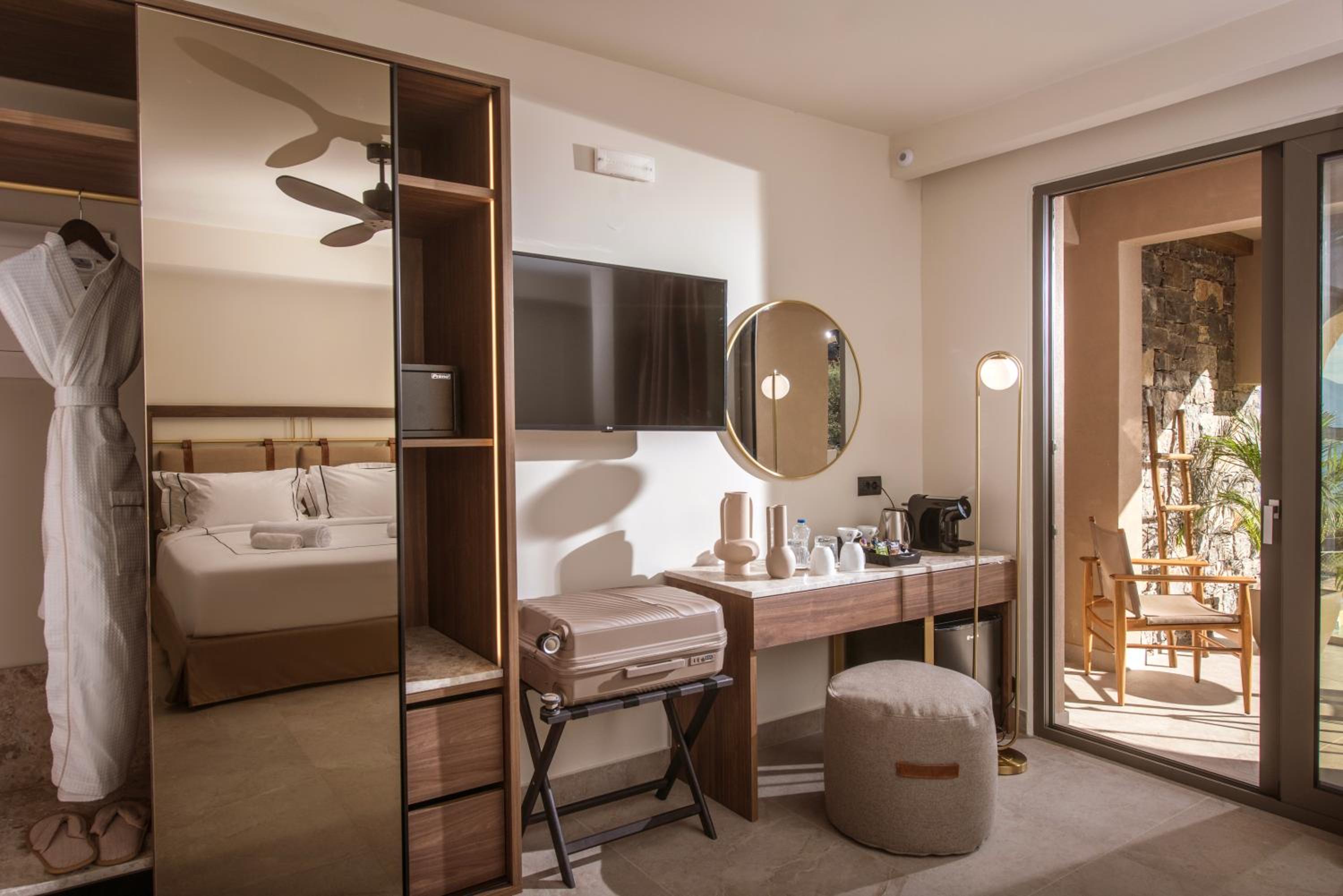 Junior Suite With Private Pool - Photo 5
