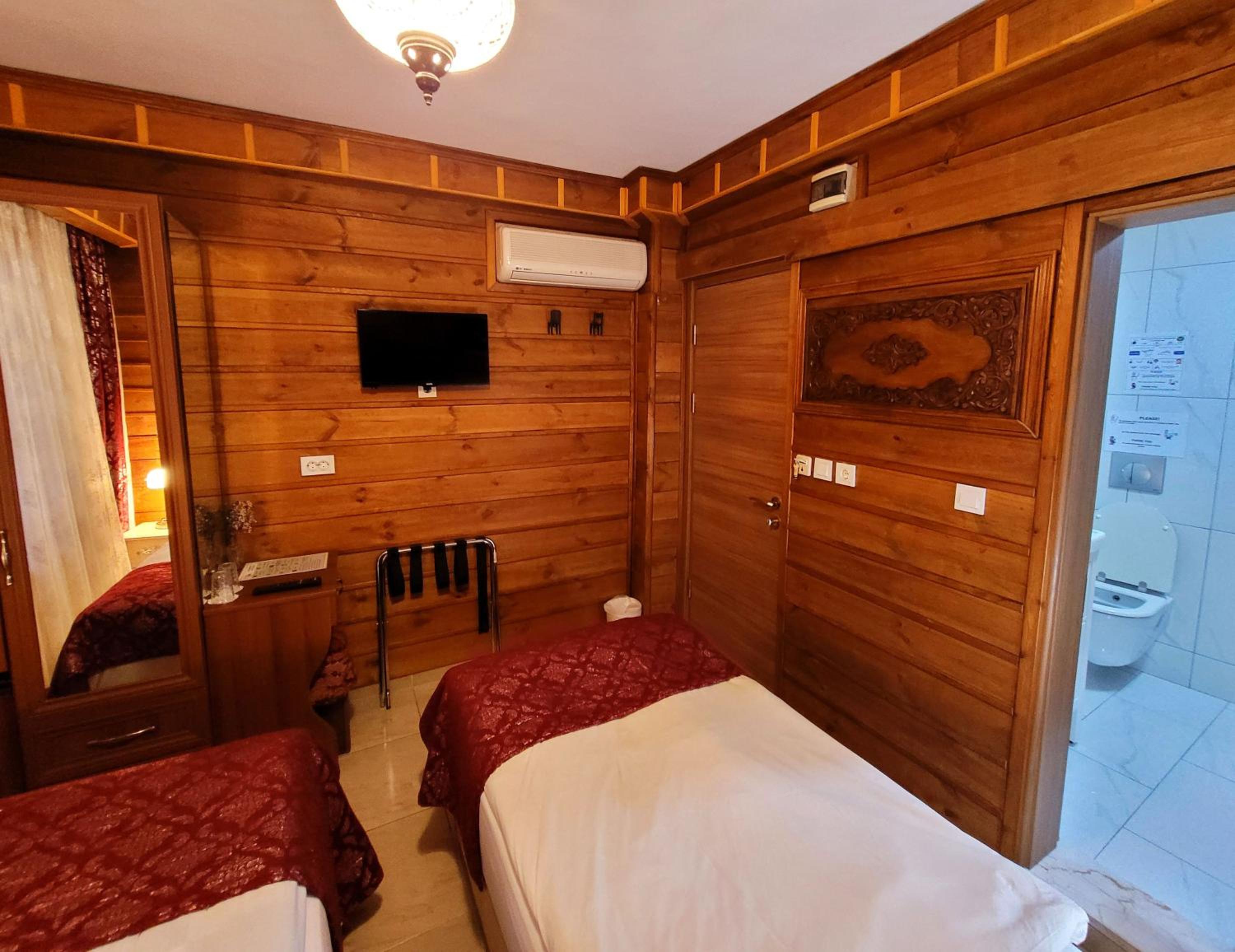 Economy Twin Room photo 3