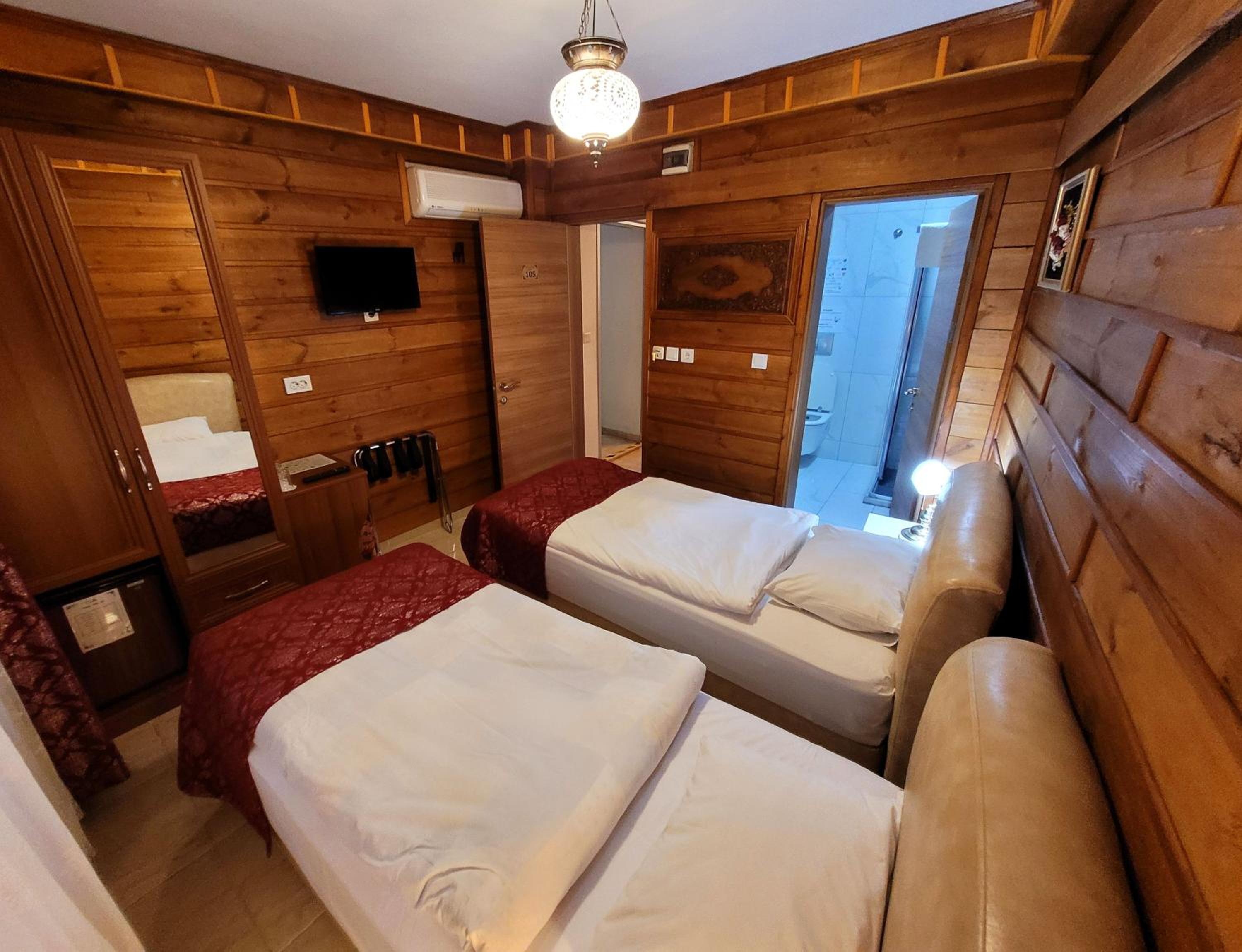 Economy Twin Room photo 2