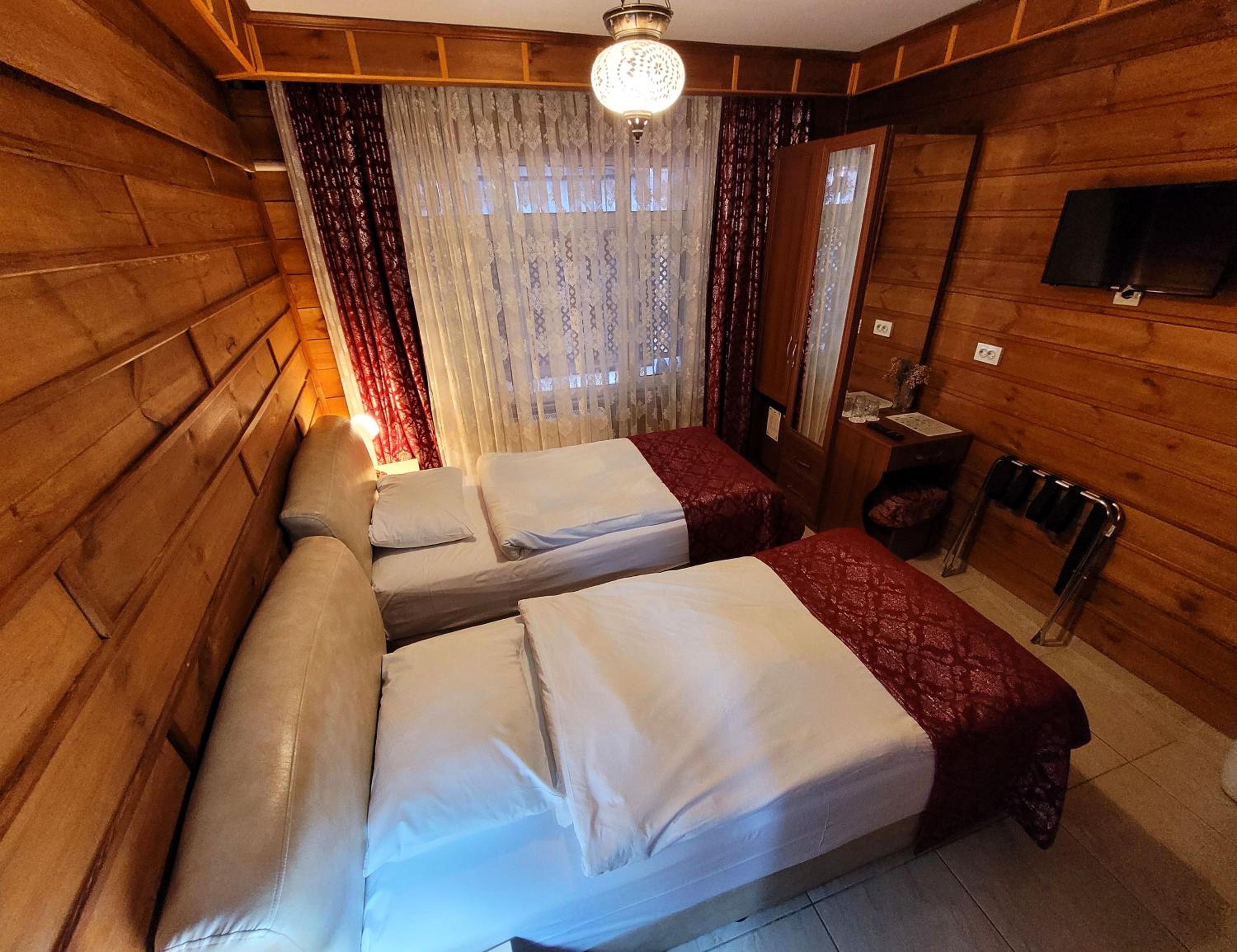 Economy Twin Room photo 1