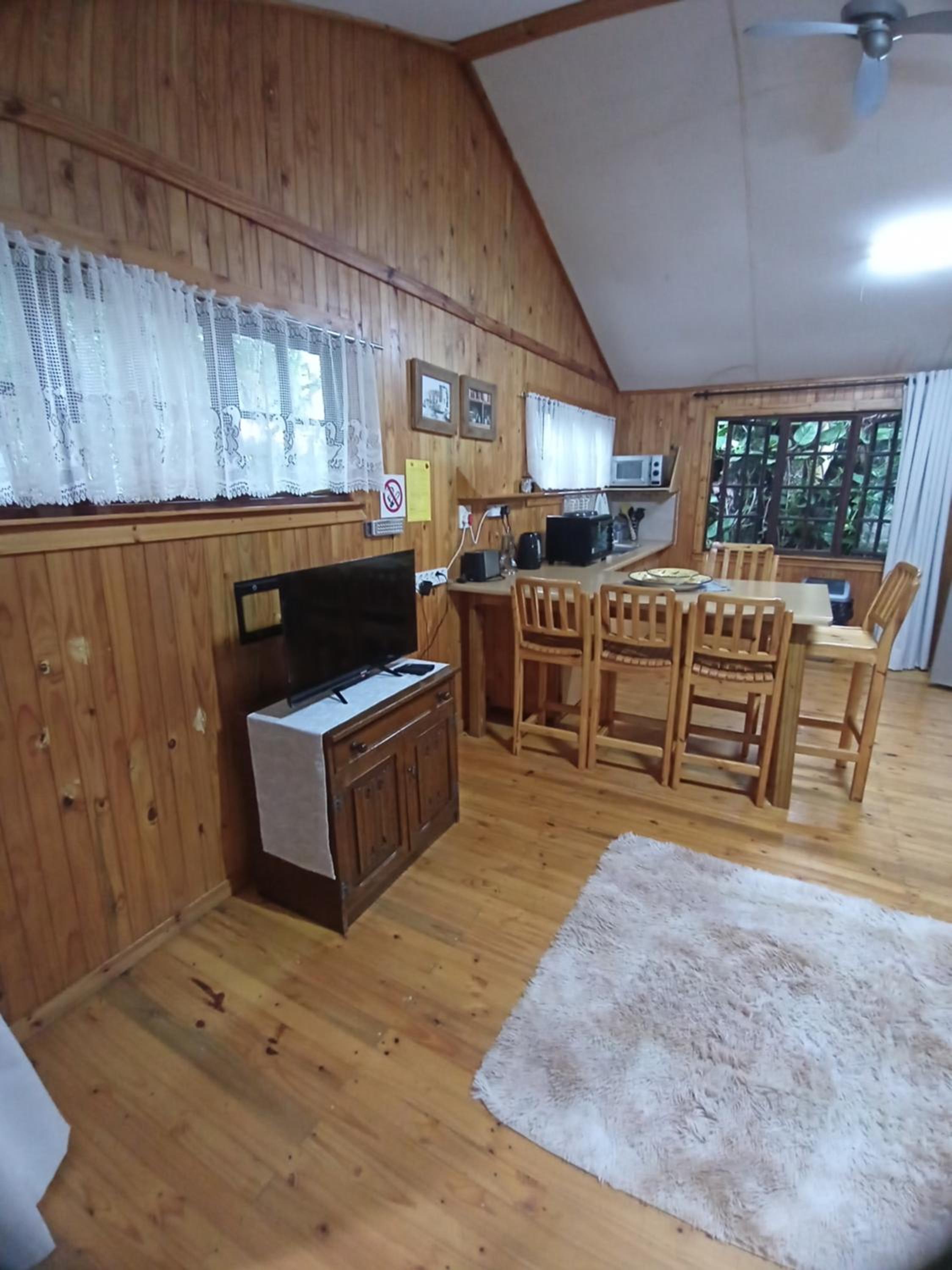 Family Room with Private Bathroom - Photo 5