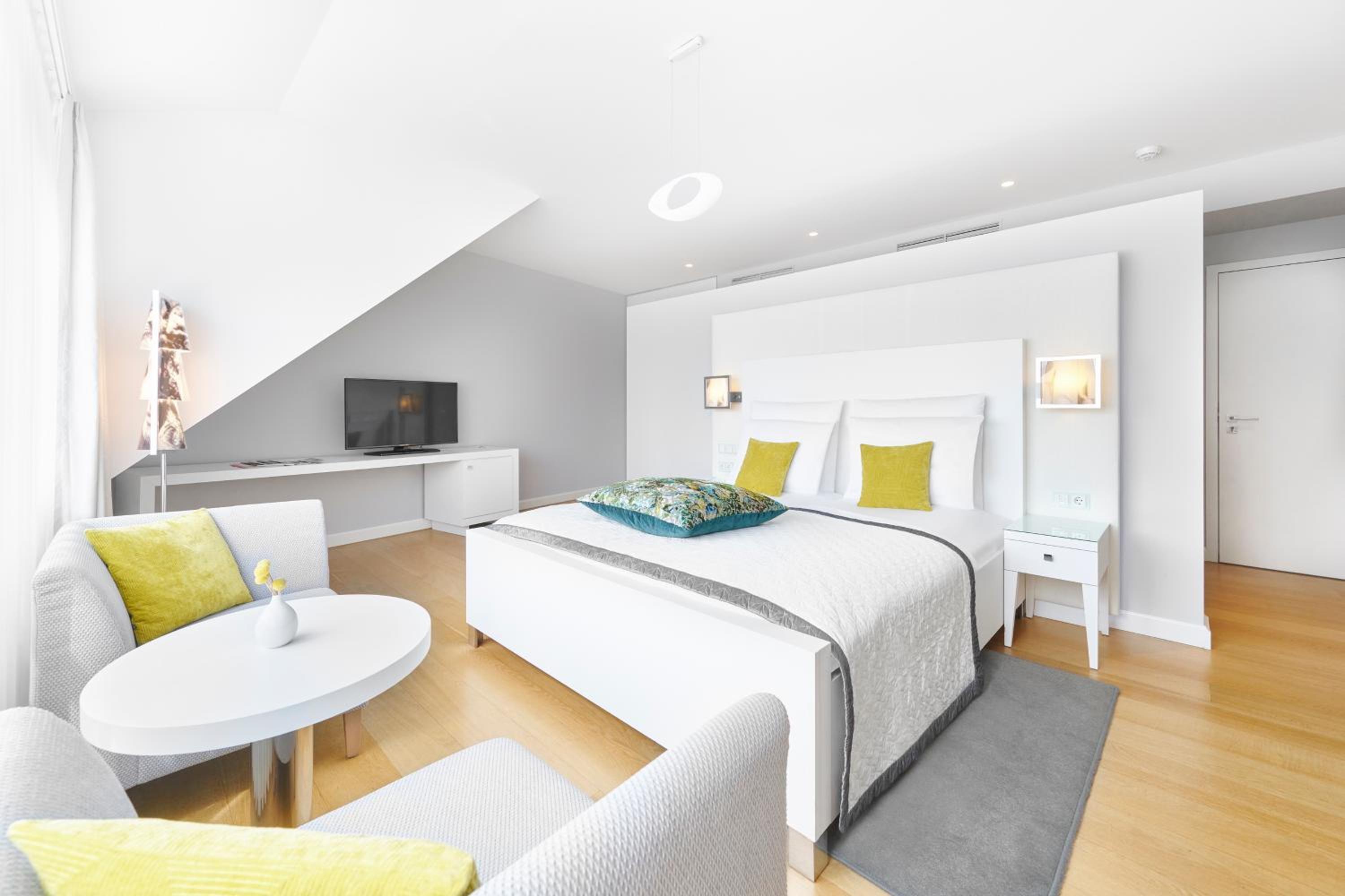 Budget Double Room photo 3