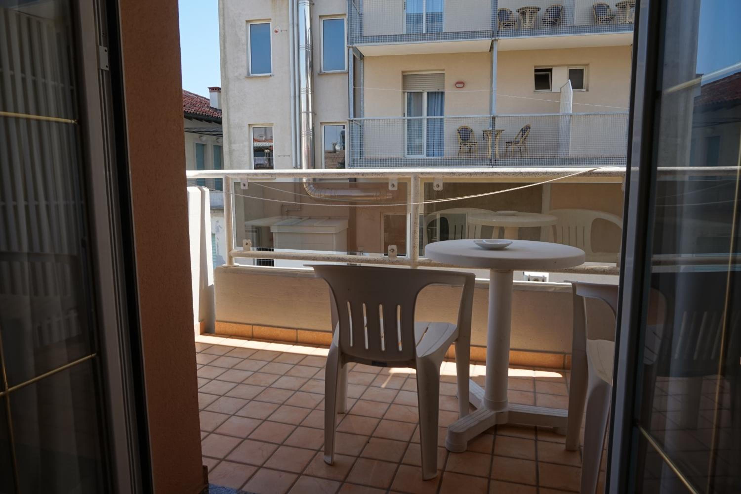 Double Room - Photo 5