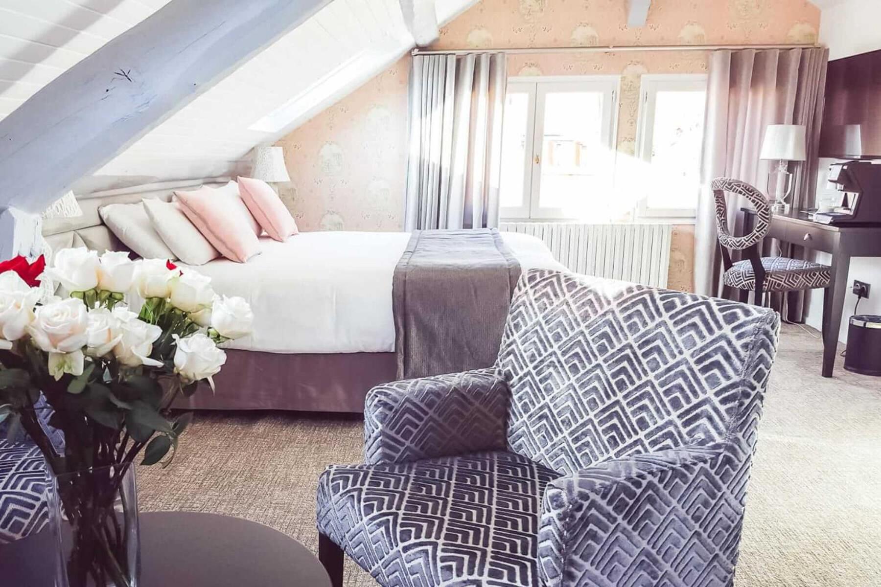 Suite with Hot Tub - Photo 3