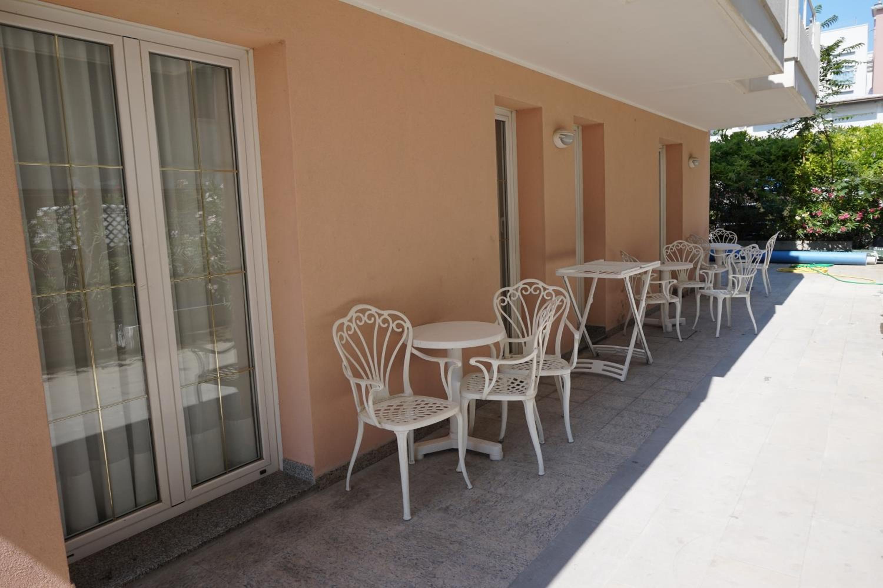 Double Room - Photo 7
