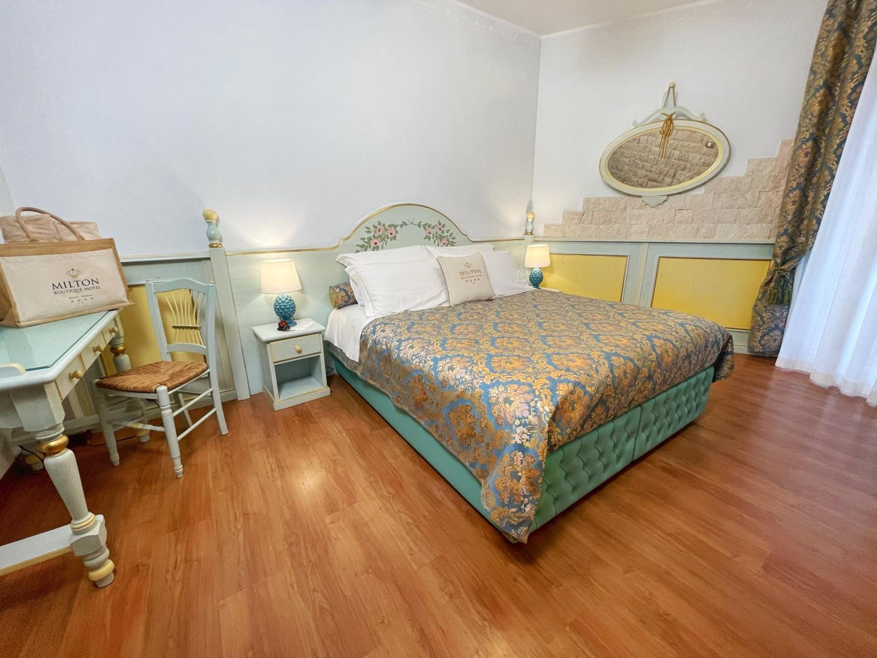 Deluxe Double Room - Photo 7