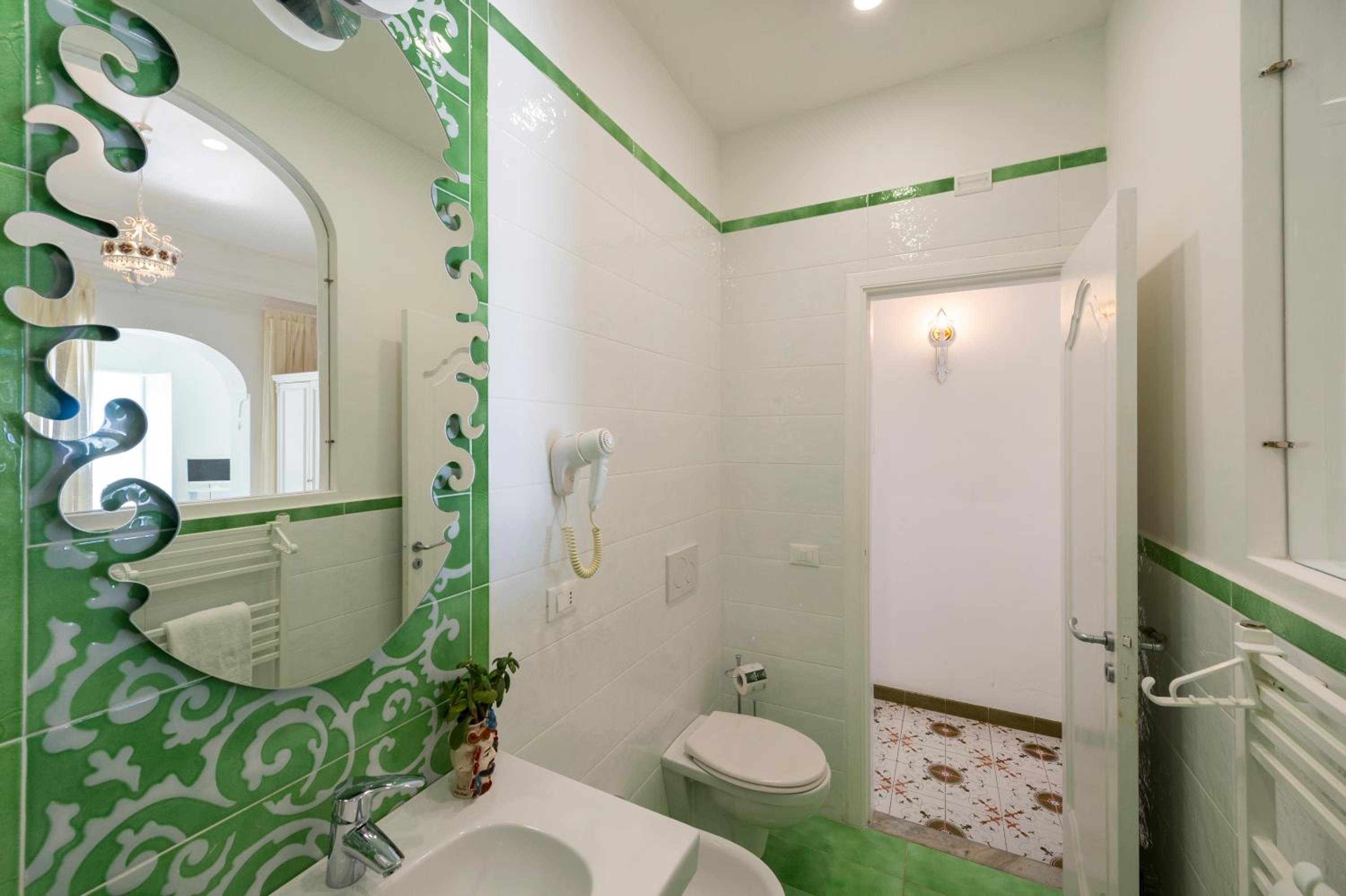 Large Double or Twin Room photo 3