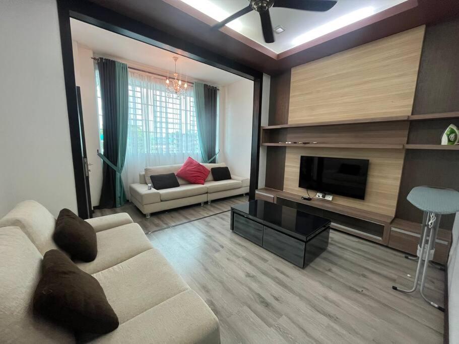 Four-Bedroom House photo 2