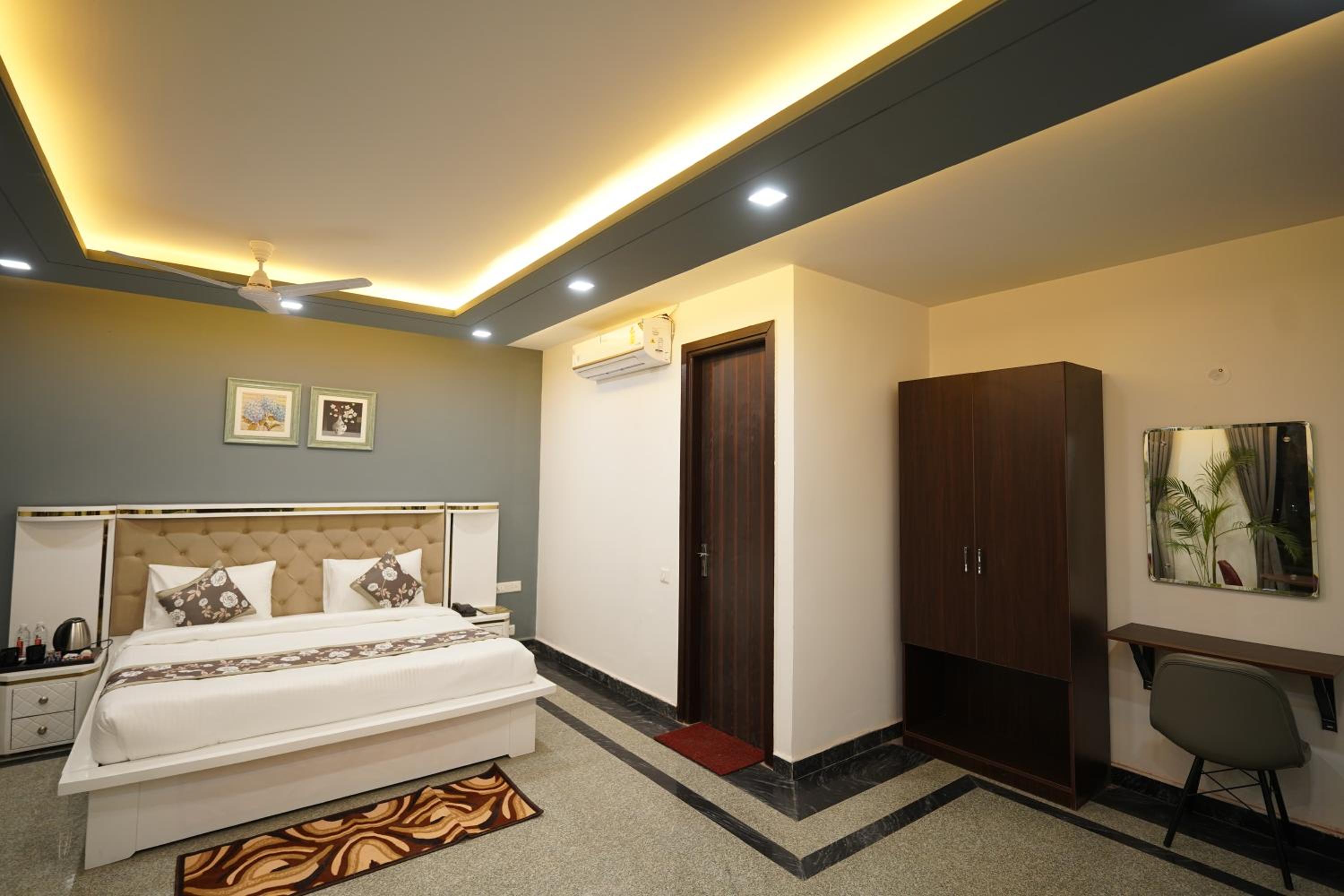 Suite with Balcony photo 2