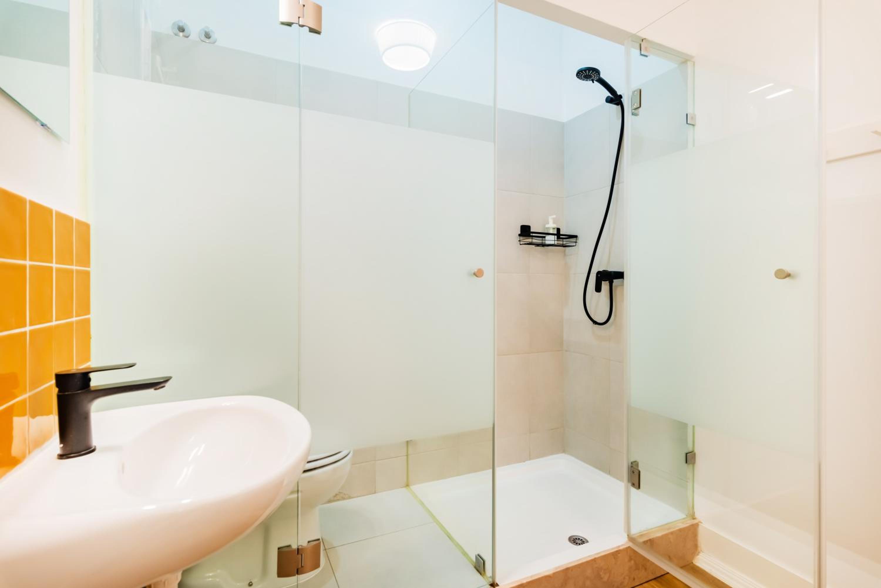 Standard Suite - Photo 3