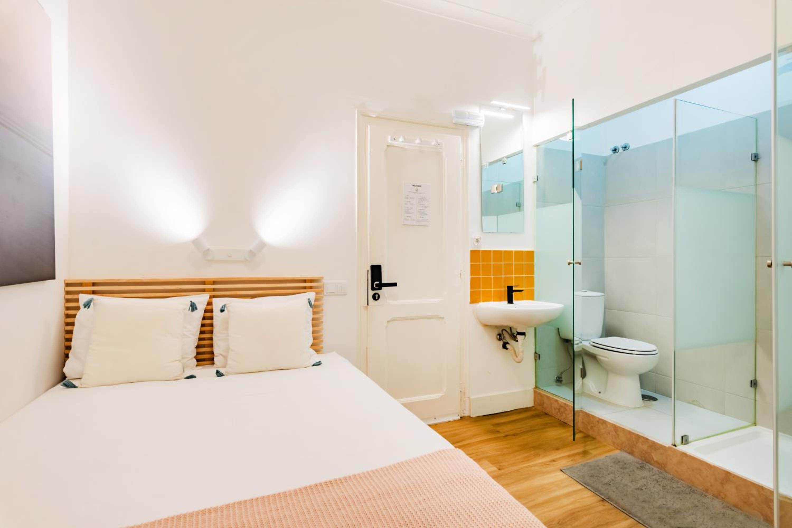 Standard Suite - Photo 2