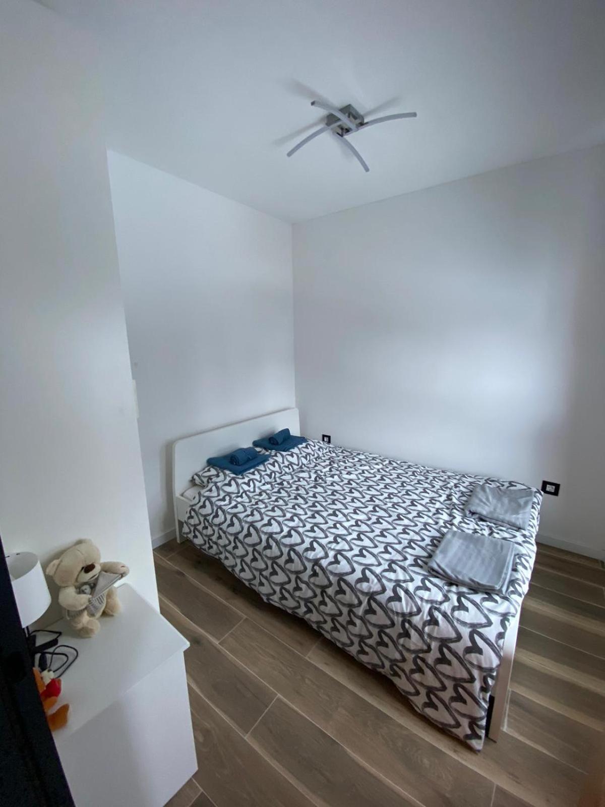 One-Bedroom Apartment photo 2