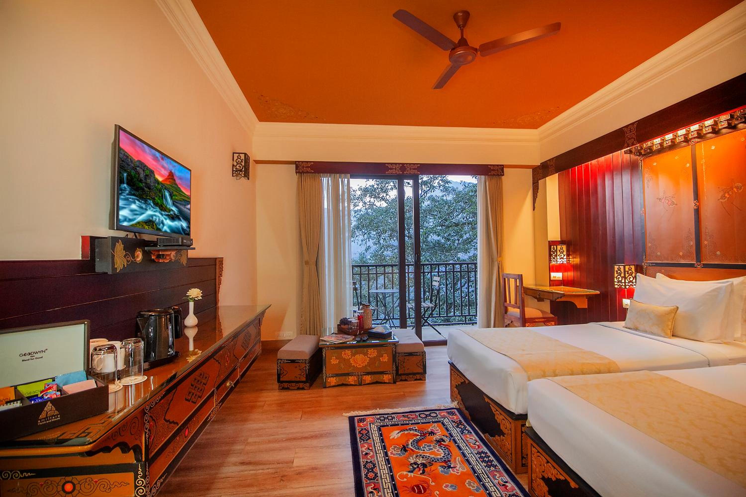 Tara Room with Balcony & Valley View - Photo 16