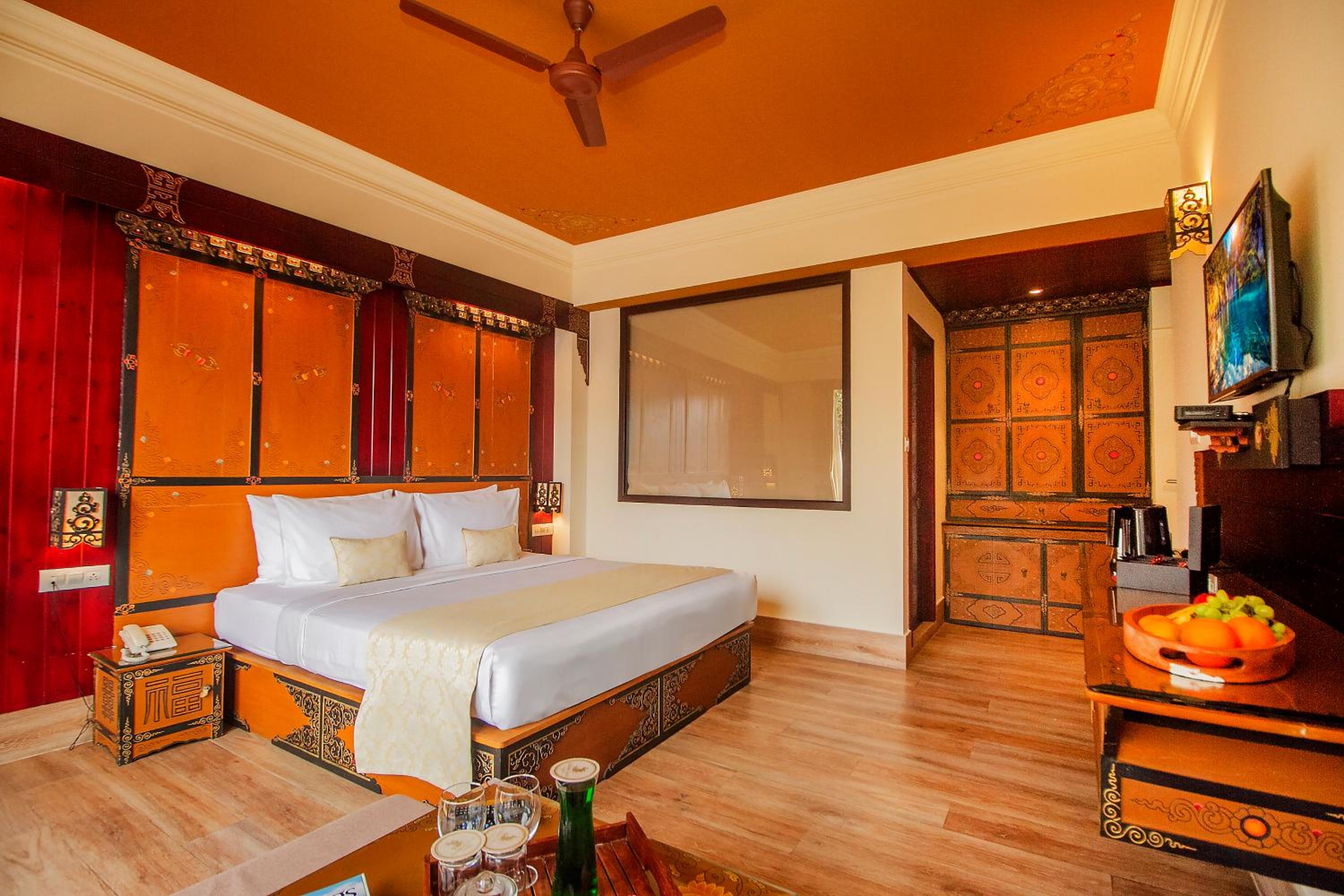 Tara Room with Balcony & Valley View - Photo 19