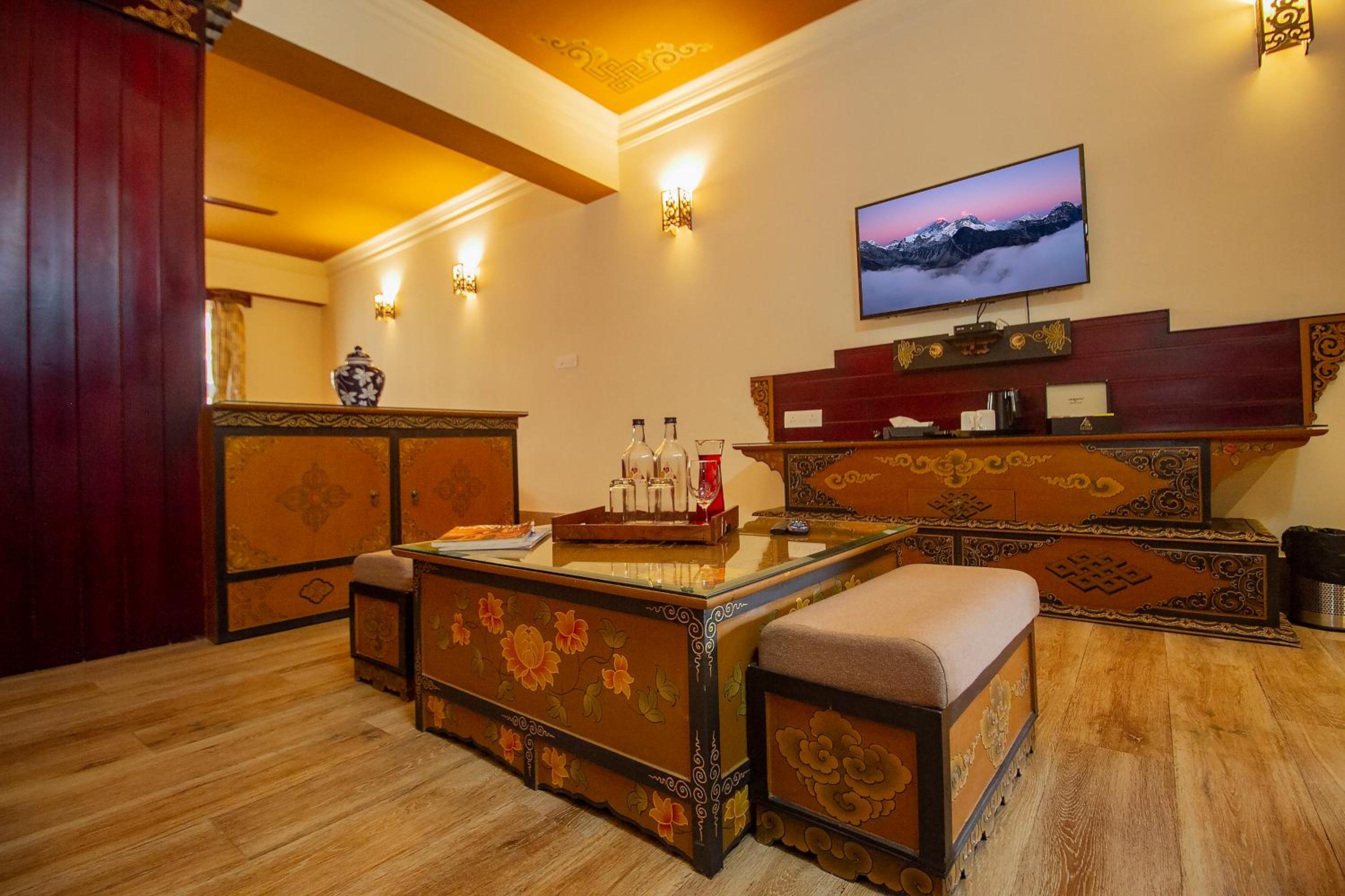Vajra Suite with Bathtub - Photo 8