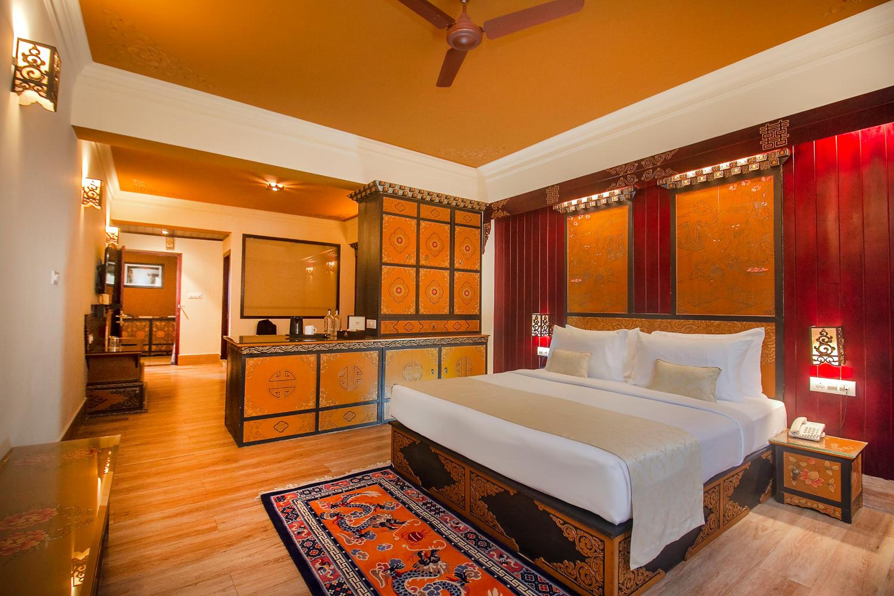 Vajra Suite with Bathtub - Photo 1