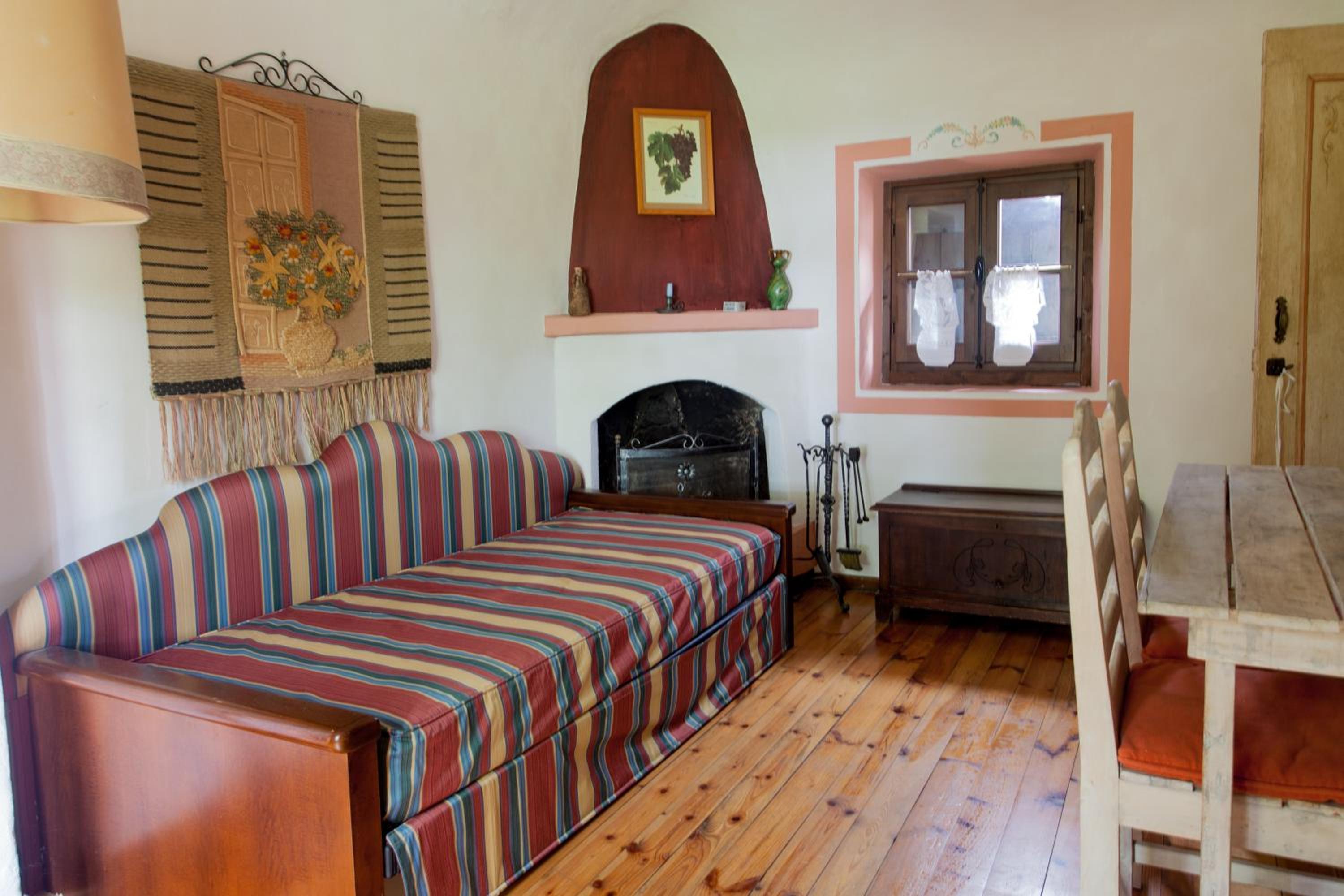 One-Bedroom Apartment - Photo 1