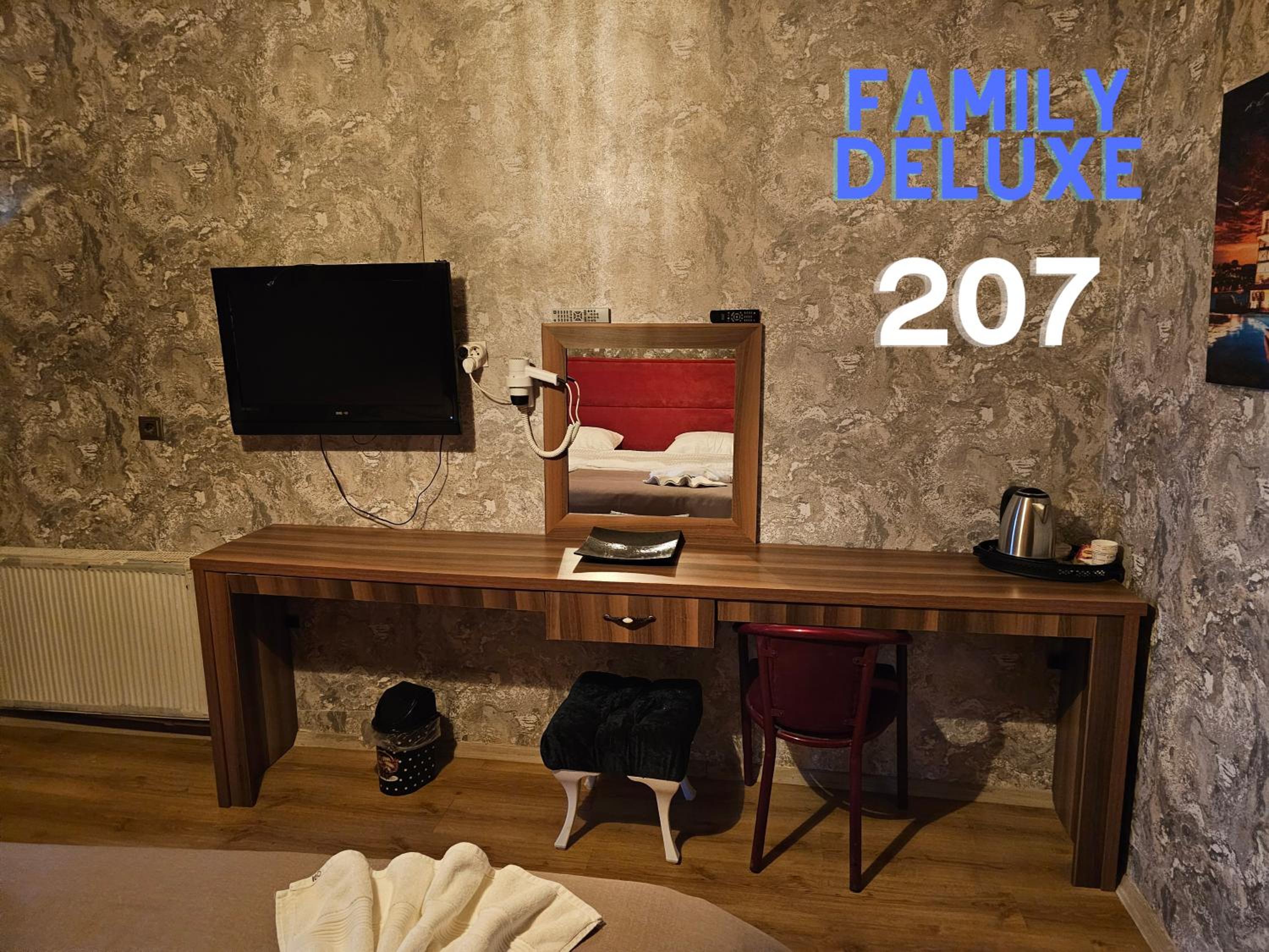 Deluxe Family Room photo 3