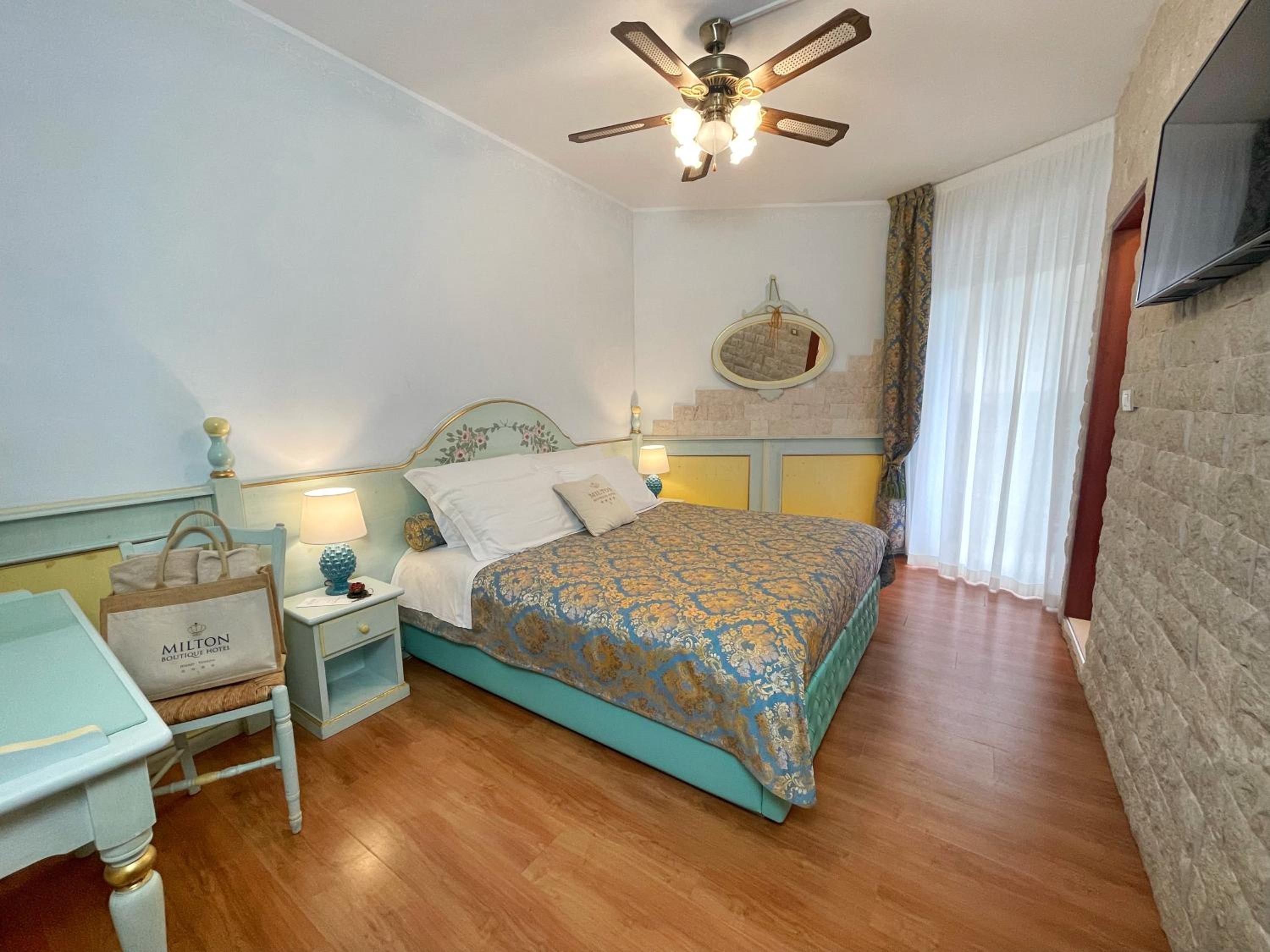 Deluxe Double Room - Photo 8