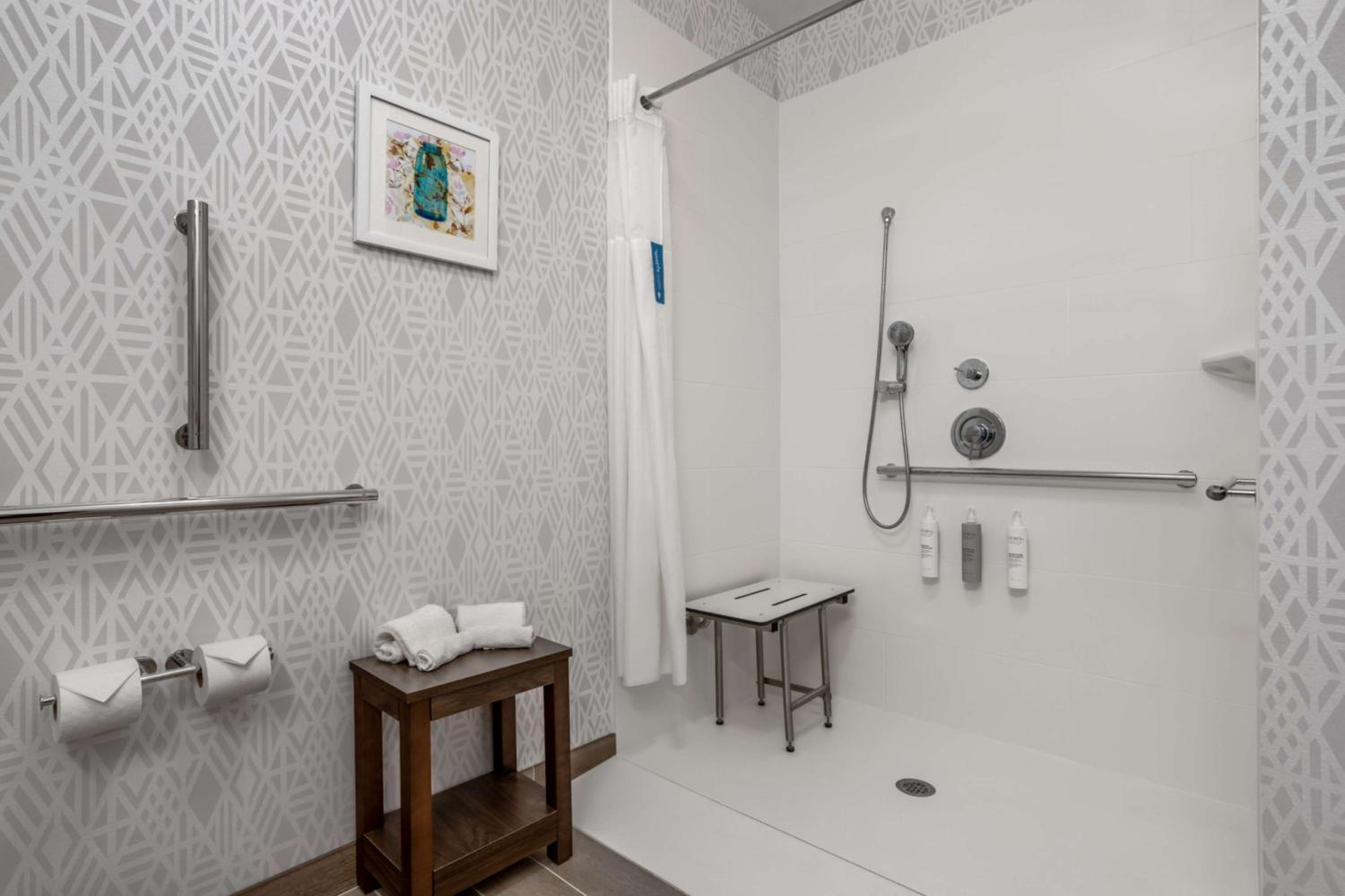 Queen Room with Two Queen Beds - Mobility and Hearing Access/Non-Smoking - Photo 4