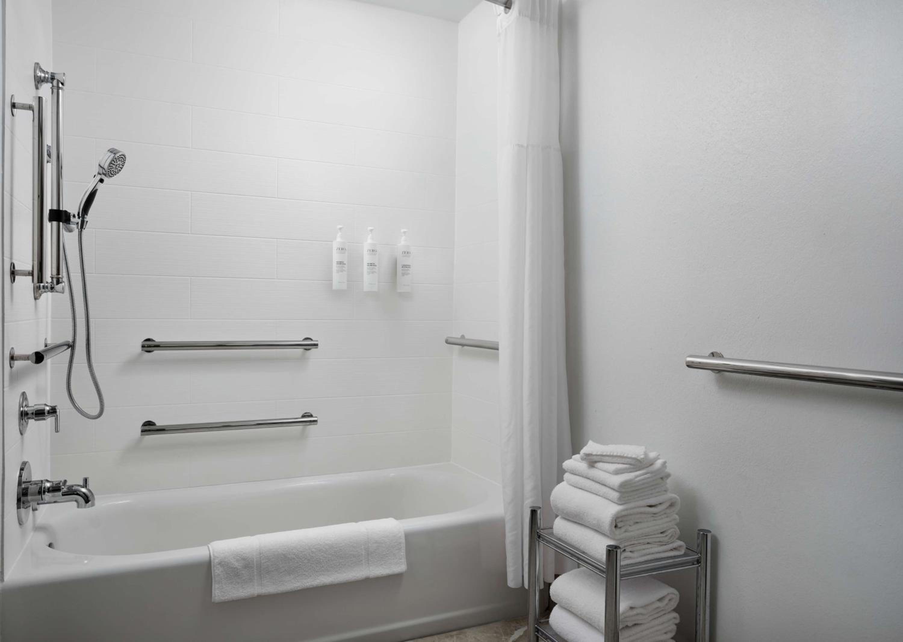 Double Room with Two Double Beds with Bath Tub - Hearing Accessible/Non-Smoking