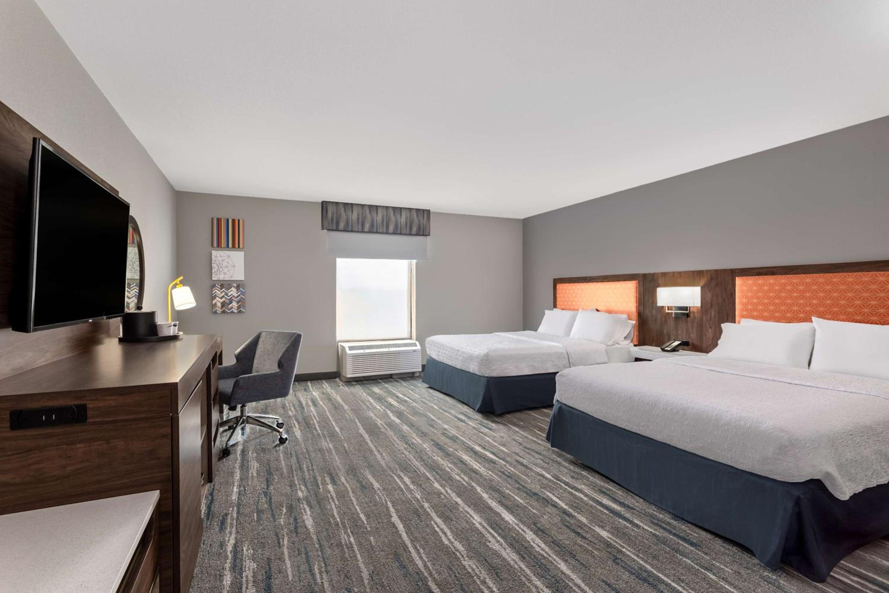 Room with Two Queen Beds - Non-Smoking - Photo 2