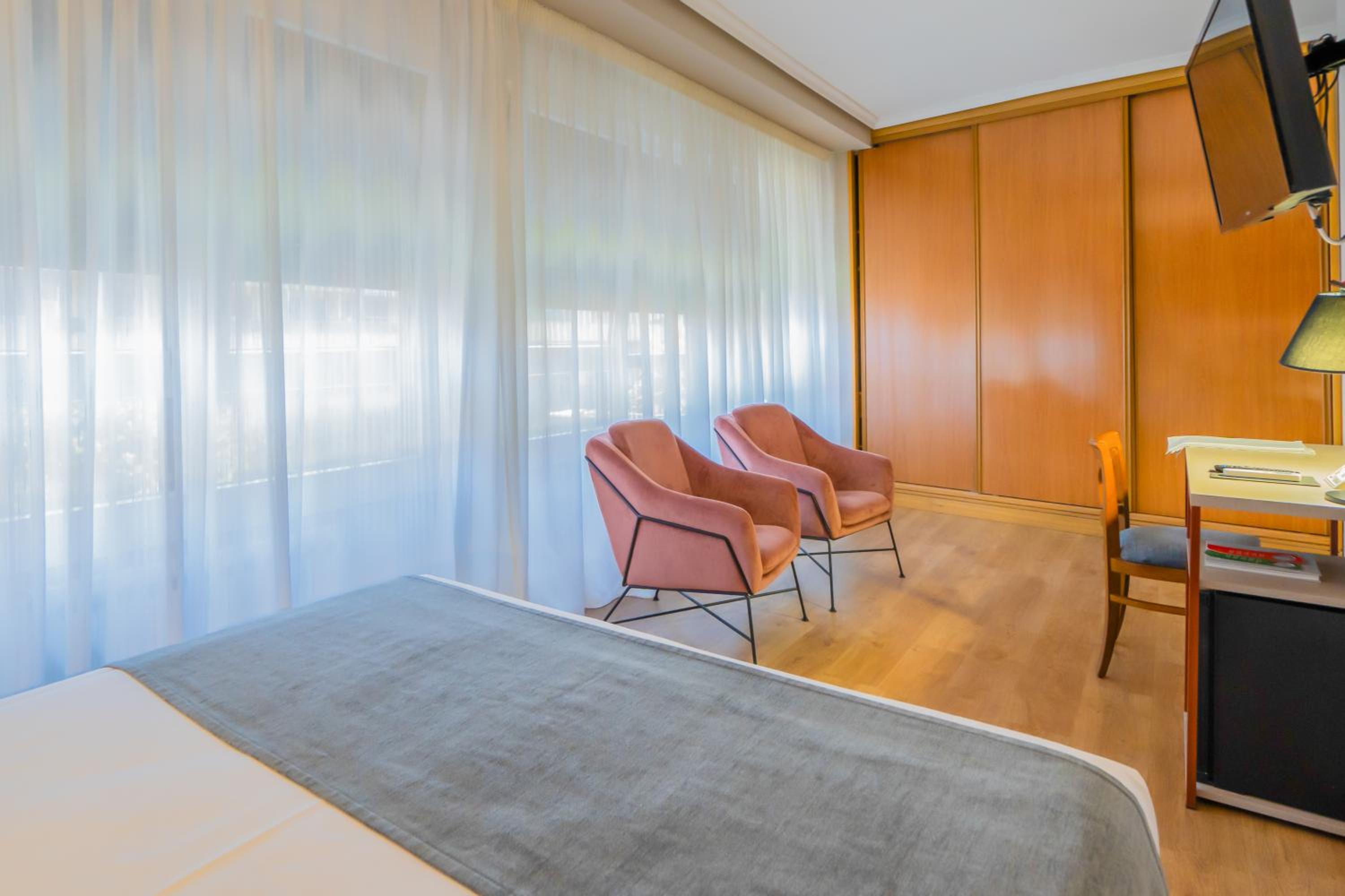 Double or Twin Room - Photo 12