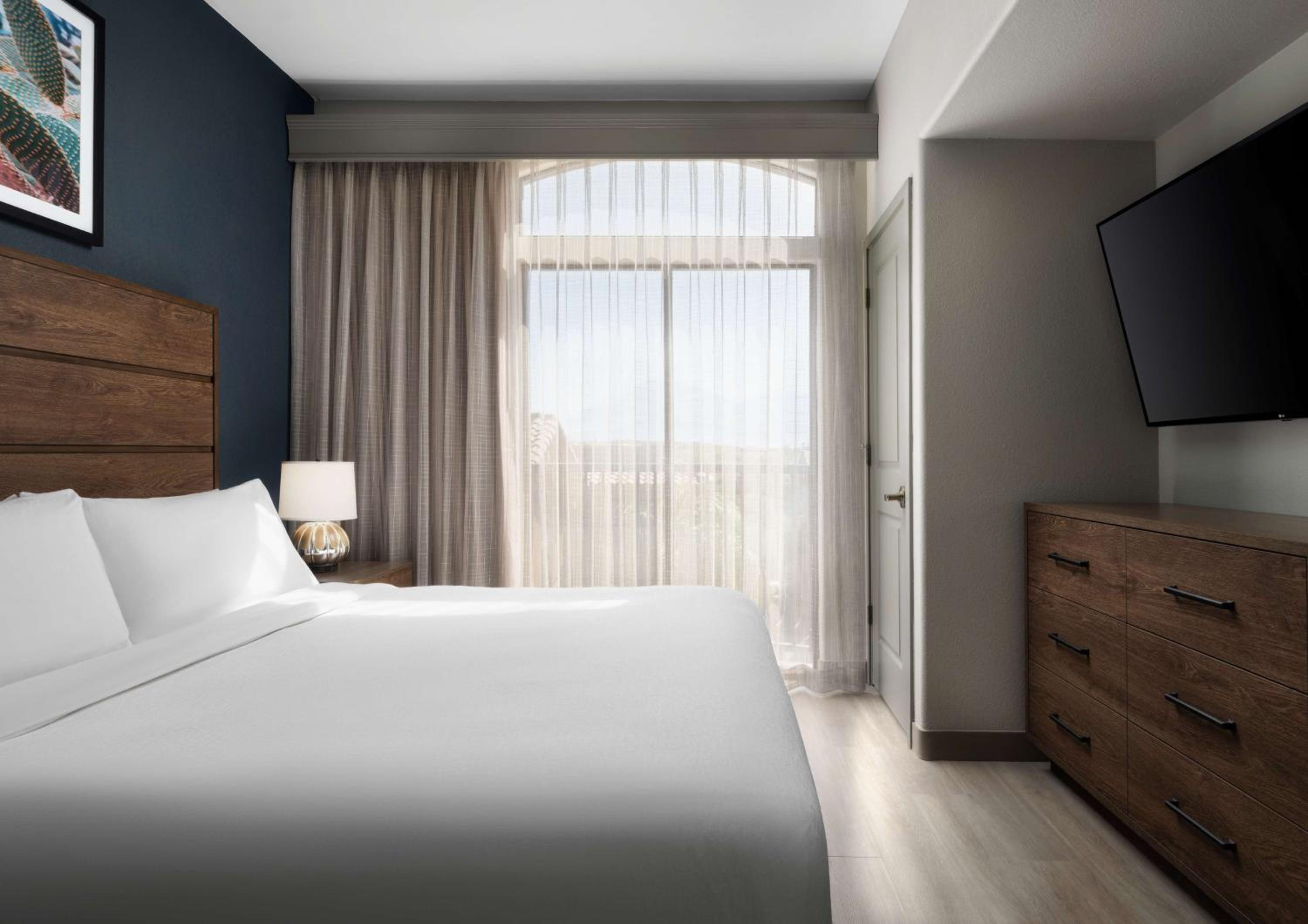 King Suite - Photo 3