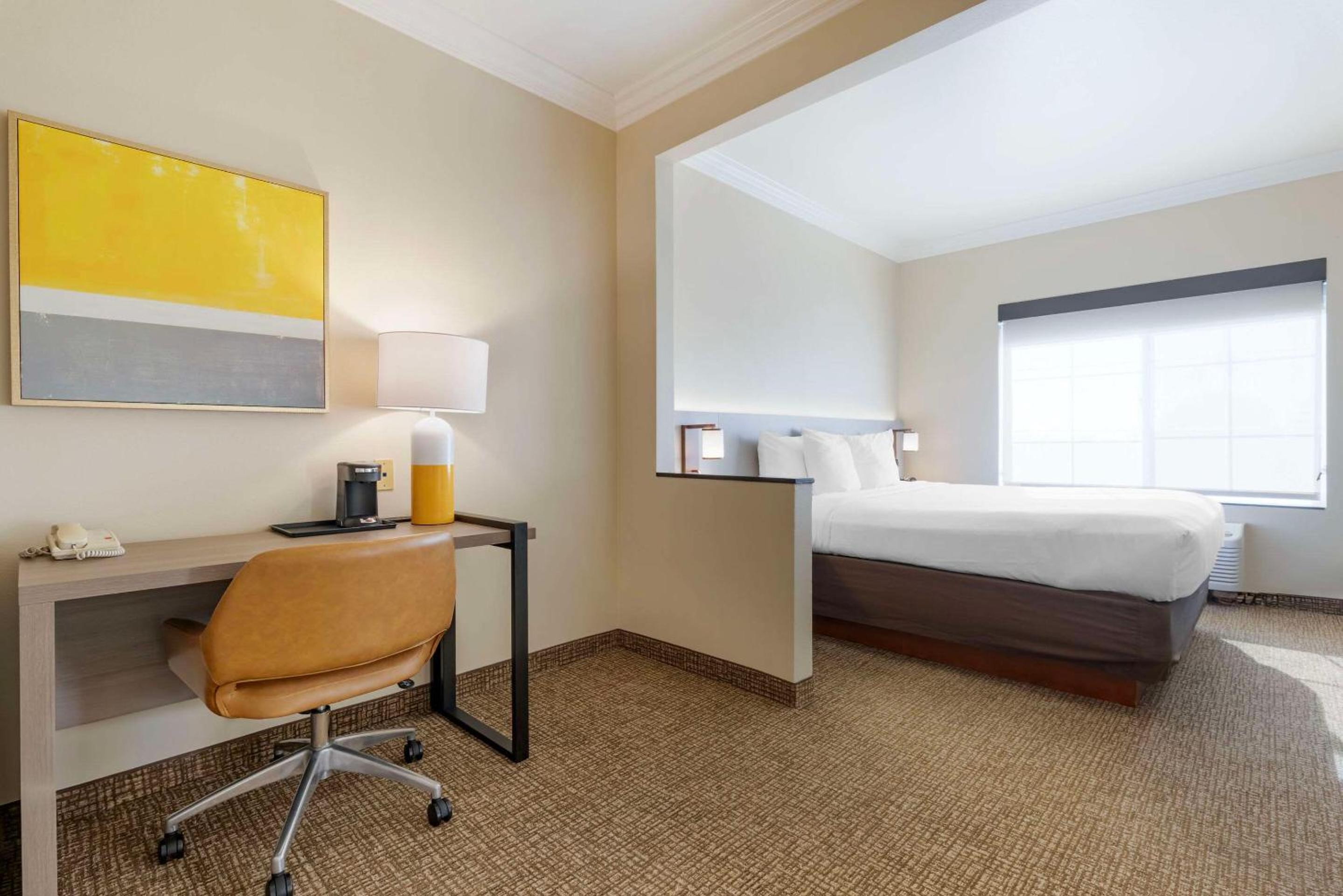 Ocean View Suite, Sofa Bed, 1 King Bed, Living Room, Non Smoking - Photo 2