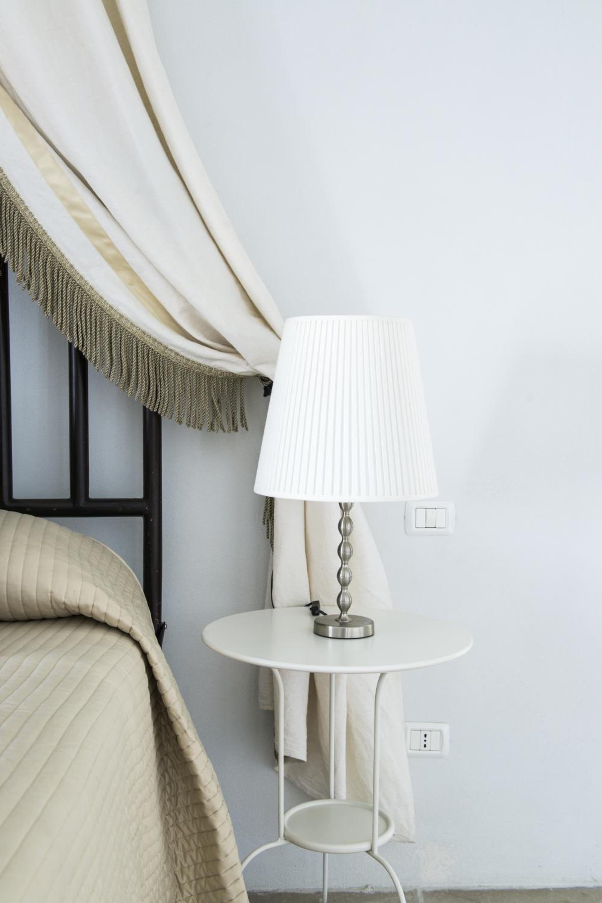 Deluxe Suite with Sea View - Photo 9