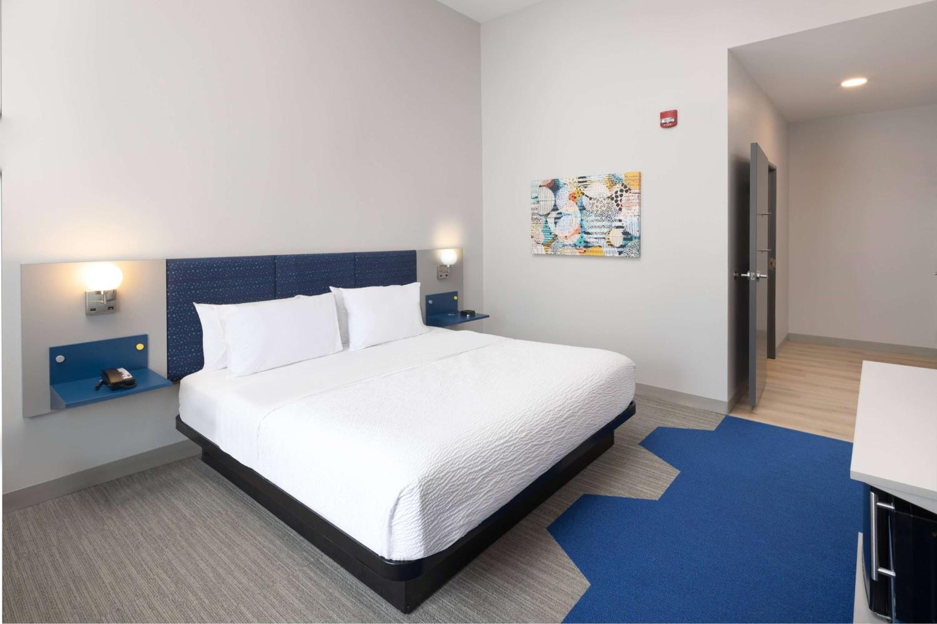 King Suite - Mobility Access/Non-Smoking - Photo 4