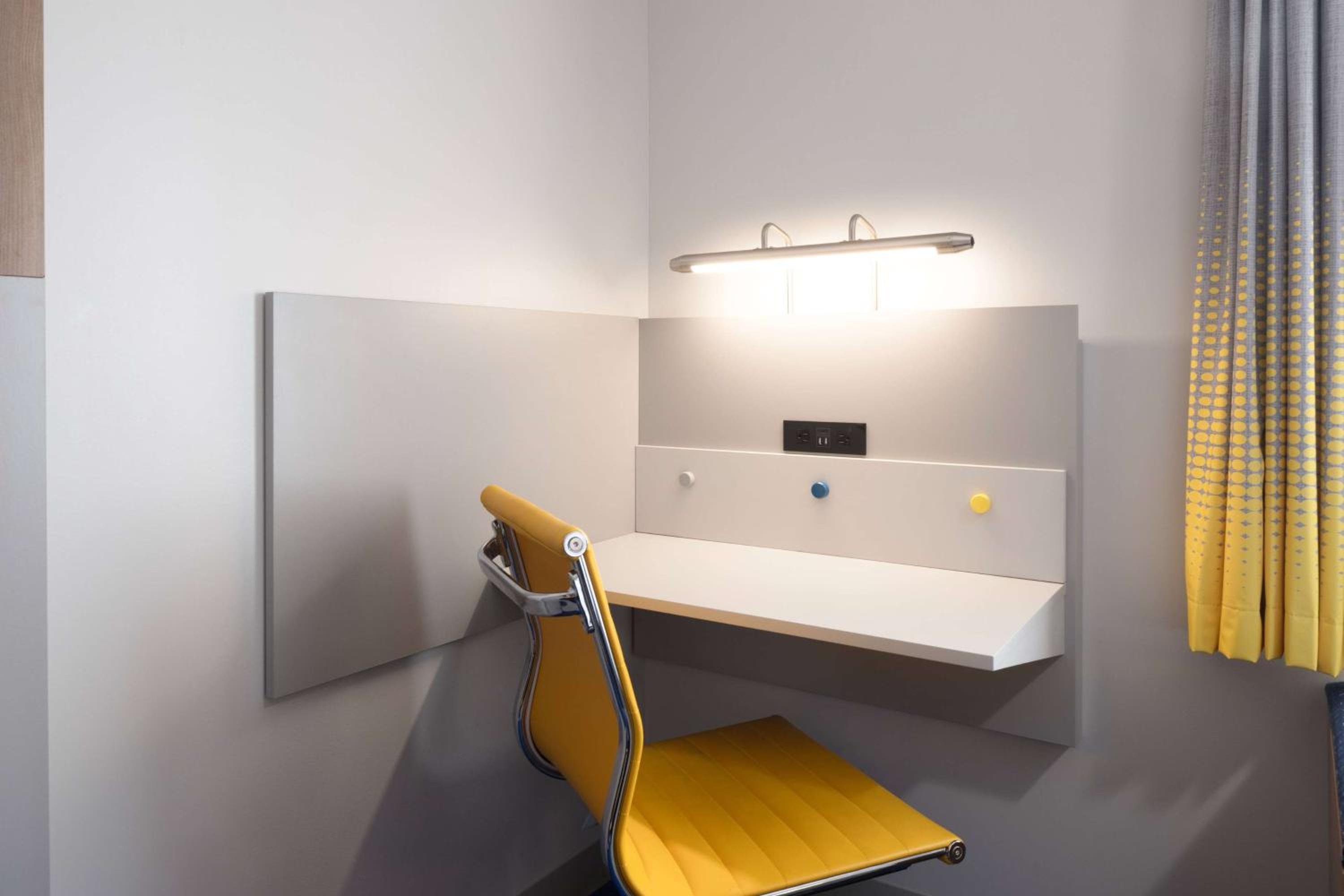King Room - Mobility Access/Non-Smoking - Photo 2