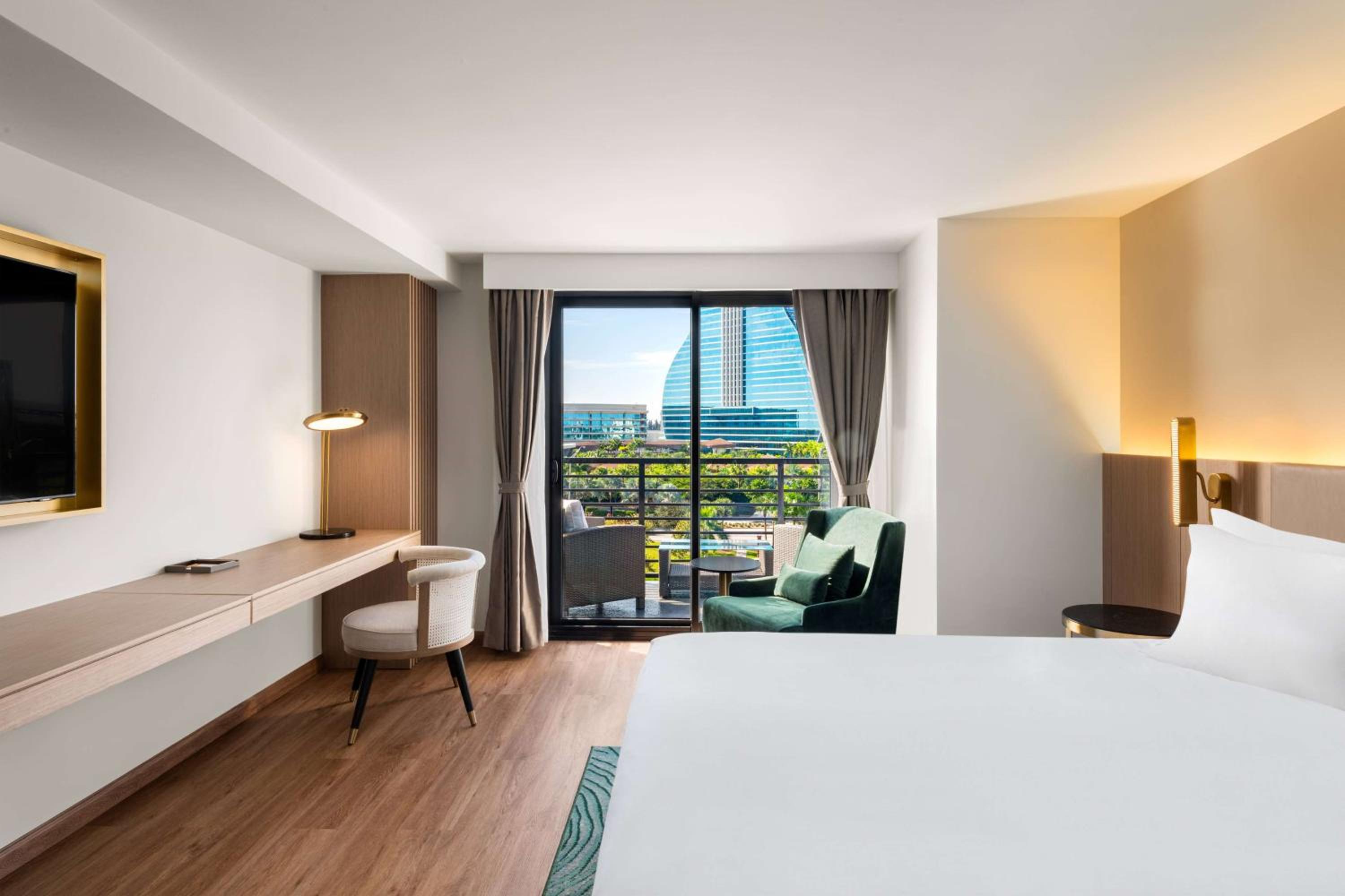 King Room with Shared Balcony, Non-Smoking - Photo 2
