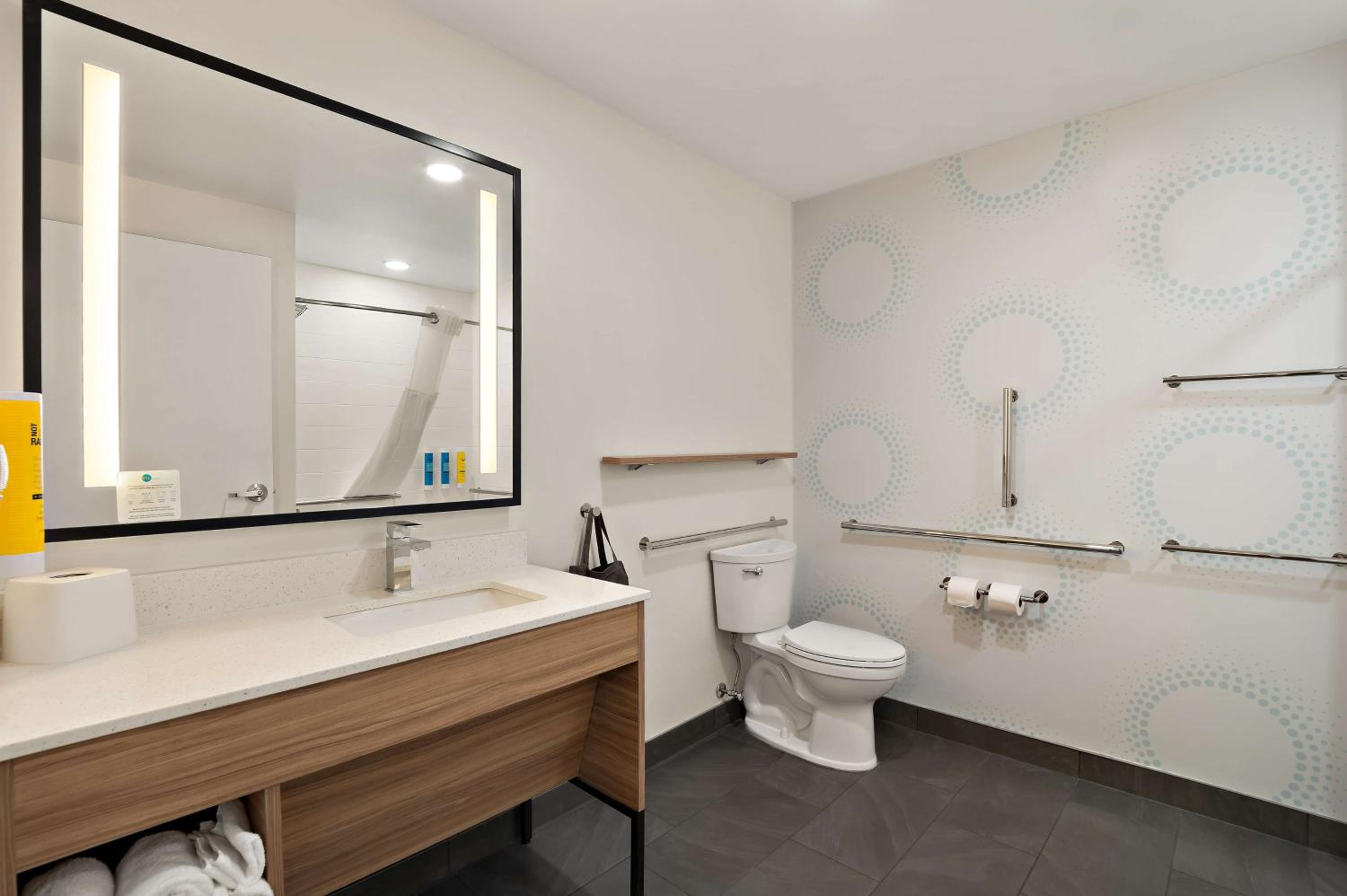 Queen Room with Two Queen Beds and Bath Tub - Mobility and Hearing Access - Photo 3