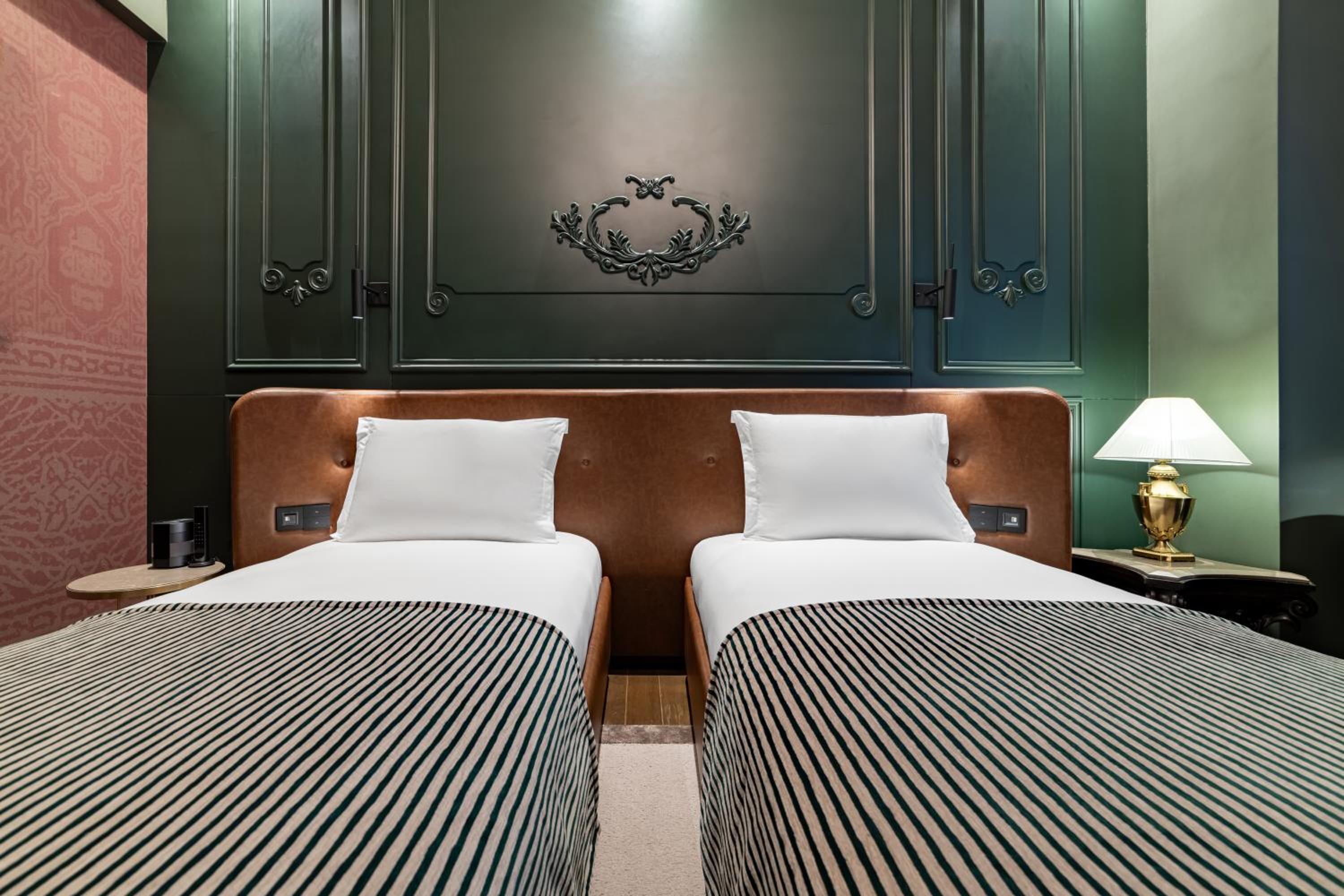 Superior Twin Room with City View photo 2