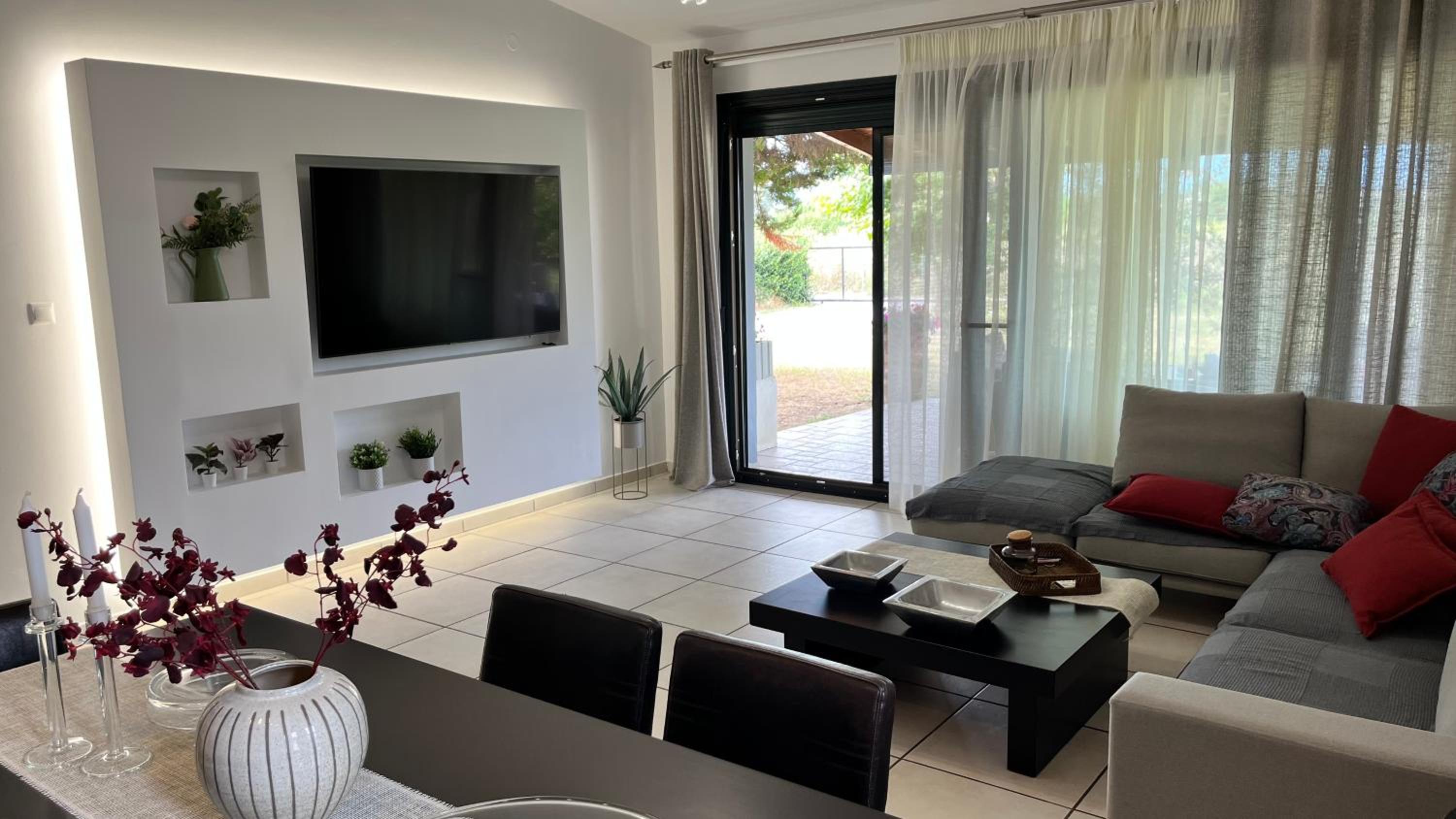Three-Bedroom Villa photo 1