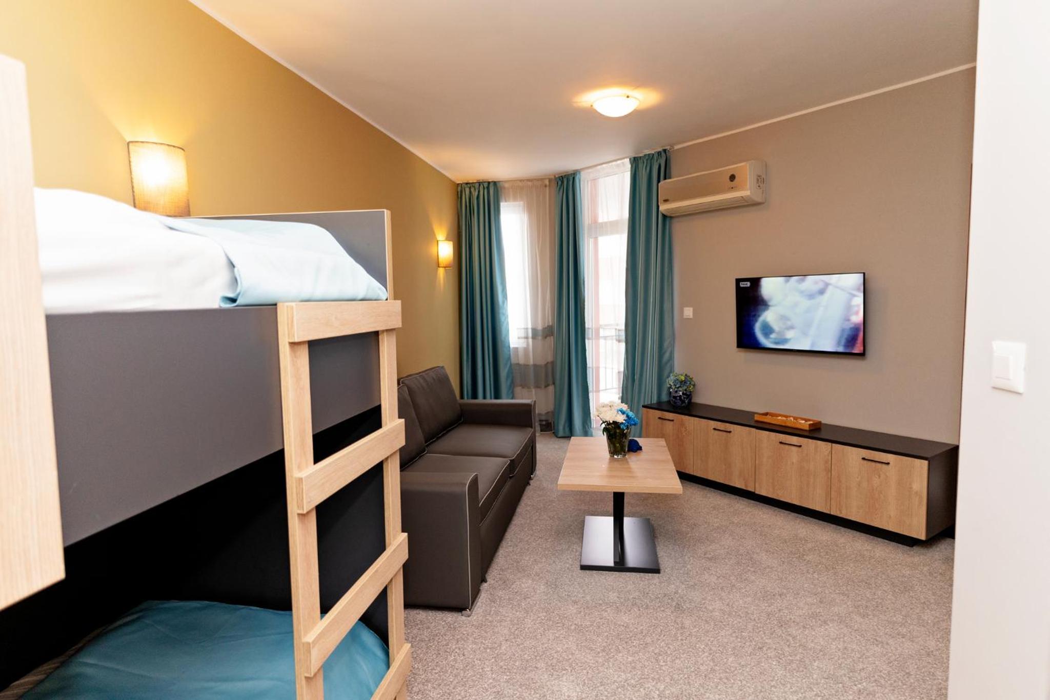 One-Bedroom Apartment With Balcony And Sea View photo 3