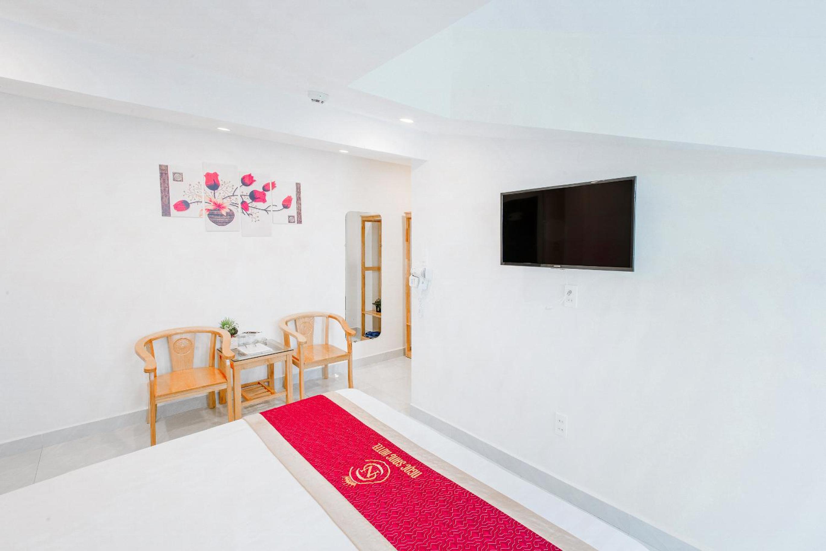 Double Room with Balcony - Photo 2