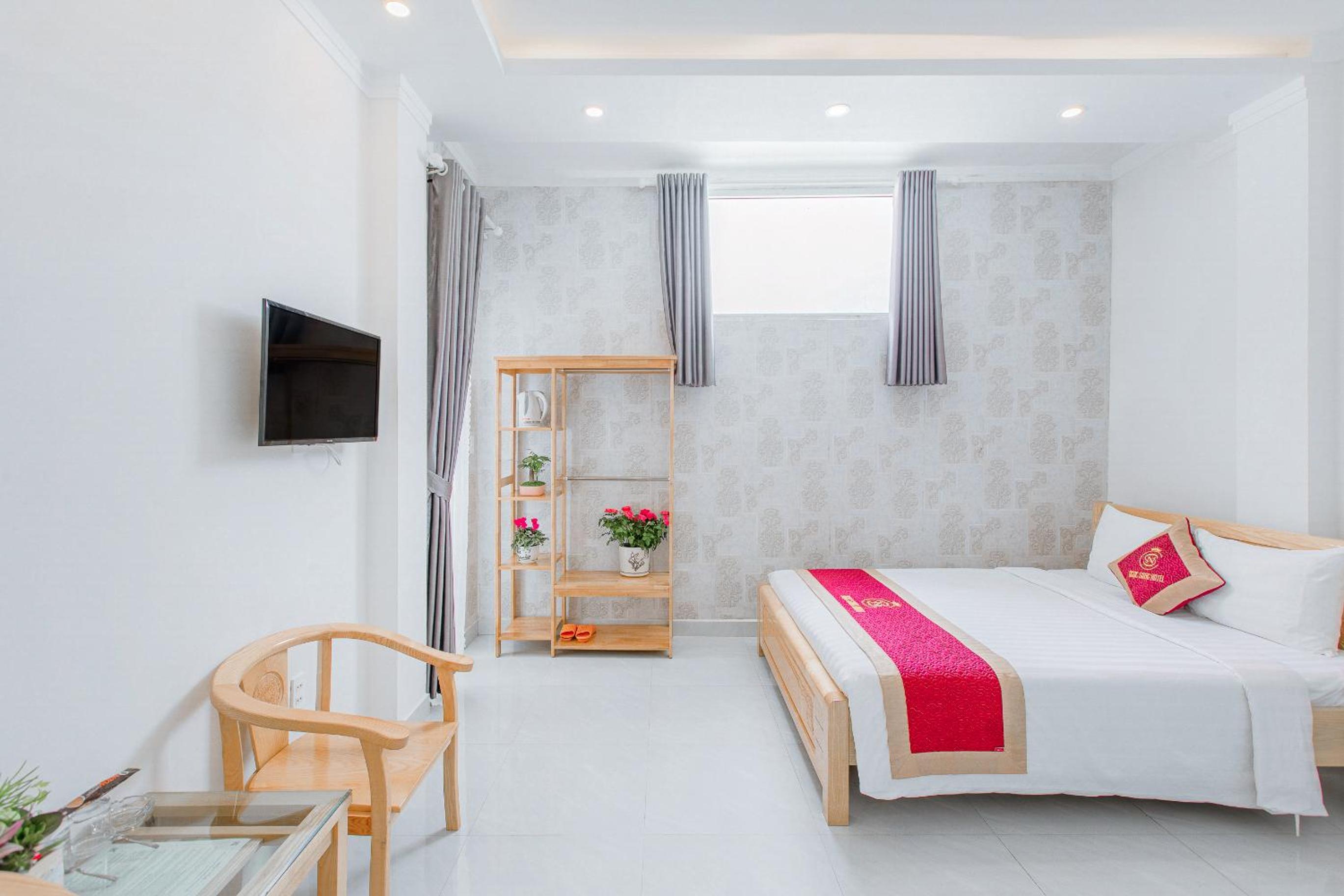 Double Room with Balcony - Photo 7